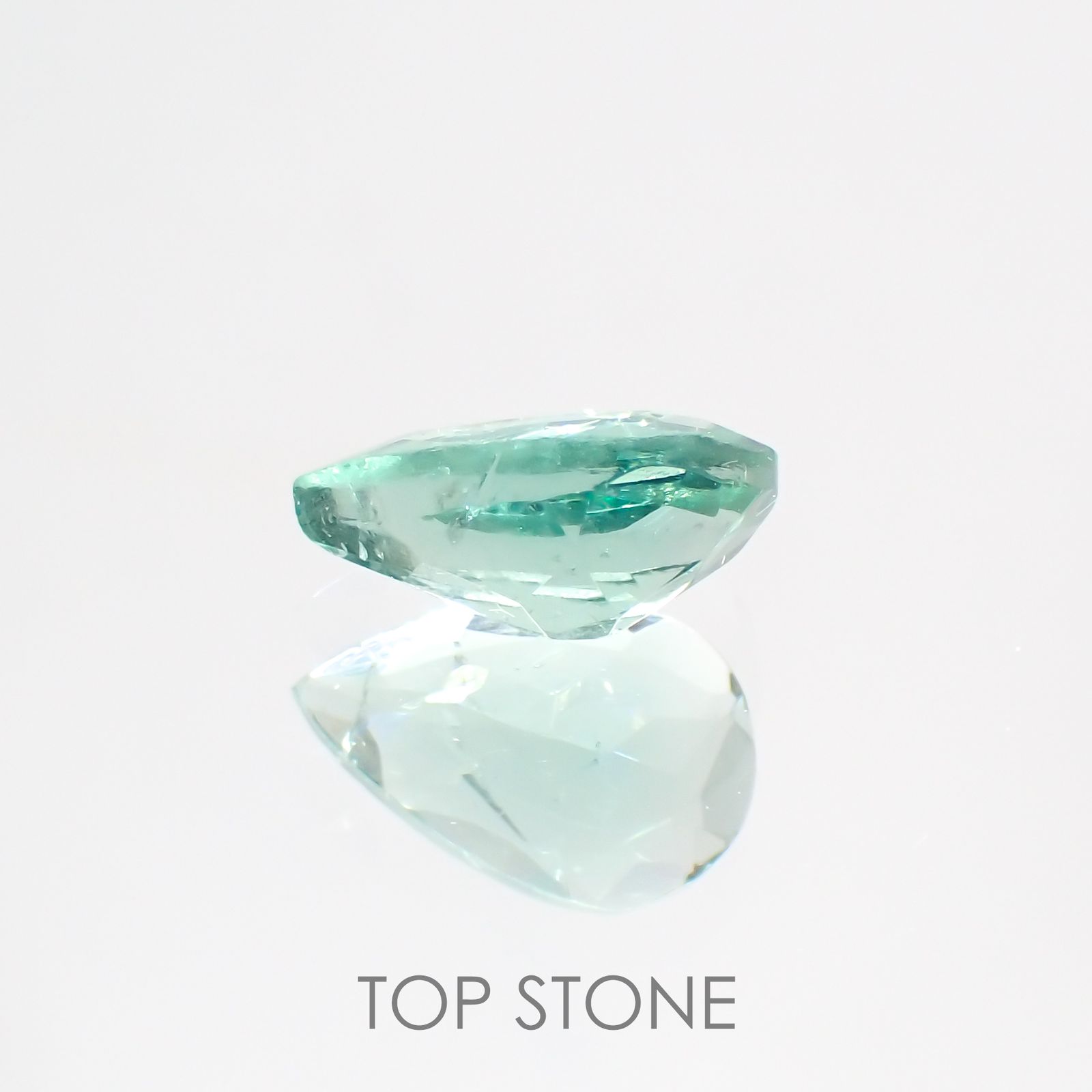 フローライト フルオレッセンス(宝石名フルオライト)イギリス・ロジャリー鉱山産 0.96ct 識別済[211113782]8x5.2mm前後