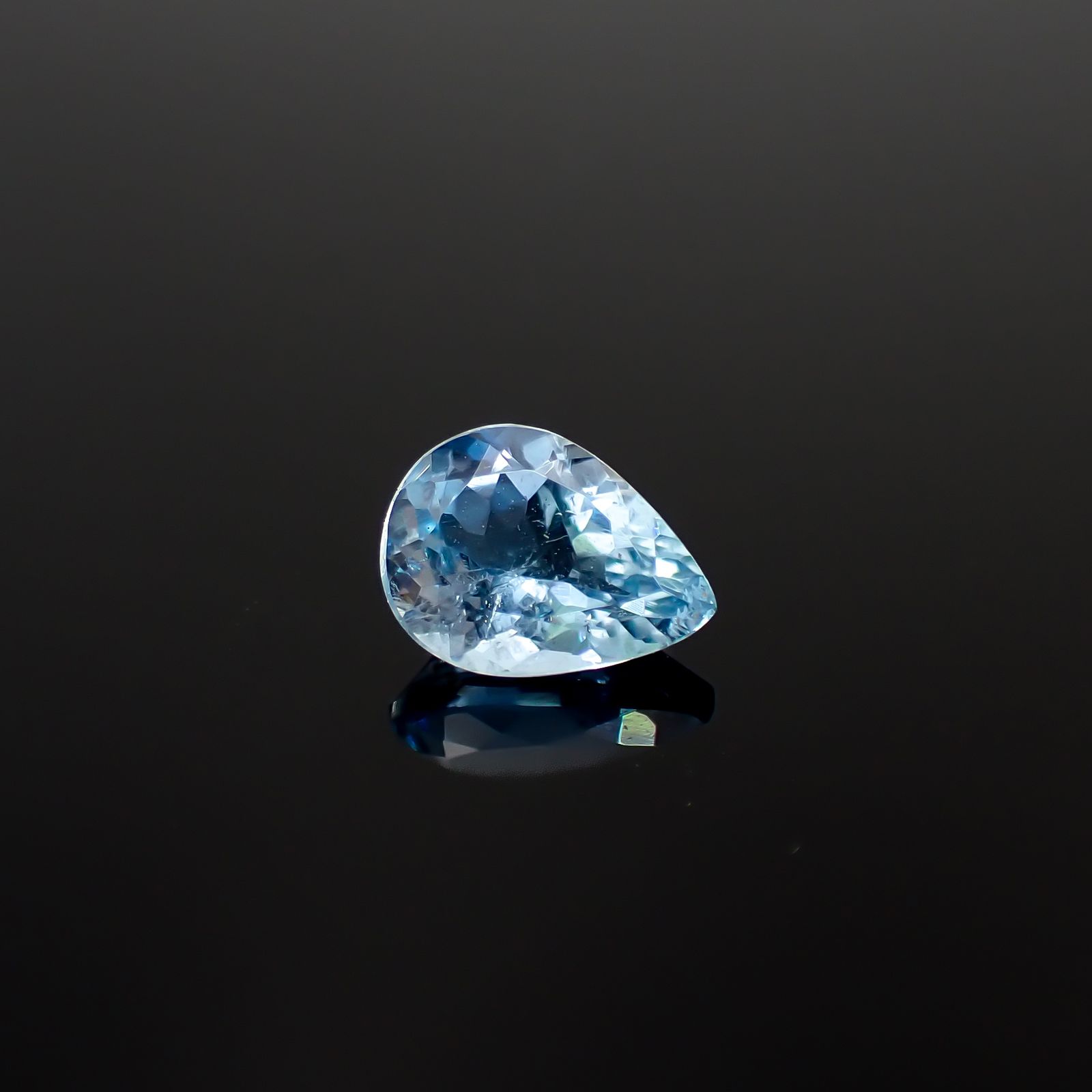 アクアマリン サンタマリアカラー マダガスカル産 0.97ct[240326968]7.8x5.8mm前後