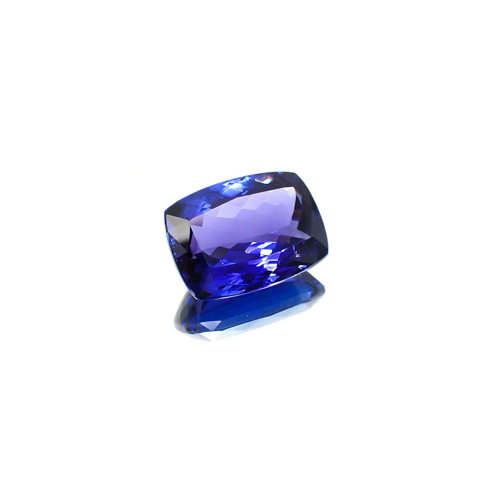 タンザナイト(宝石名タンザナイト) タンザニア産 ソ付(彩珠) 5.755ct / 12.6x9.1mm前後 [210310319]