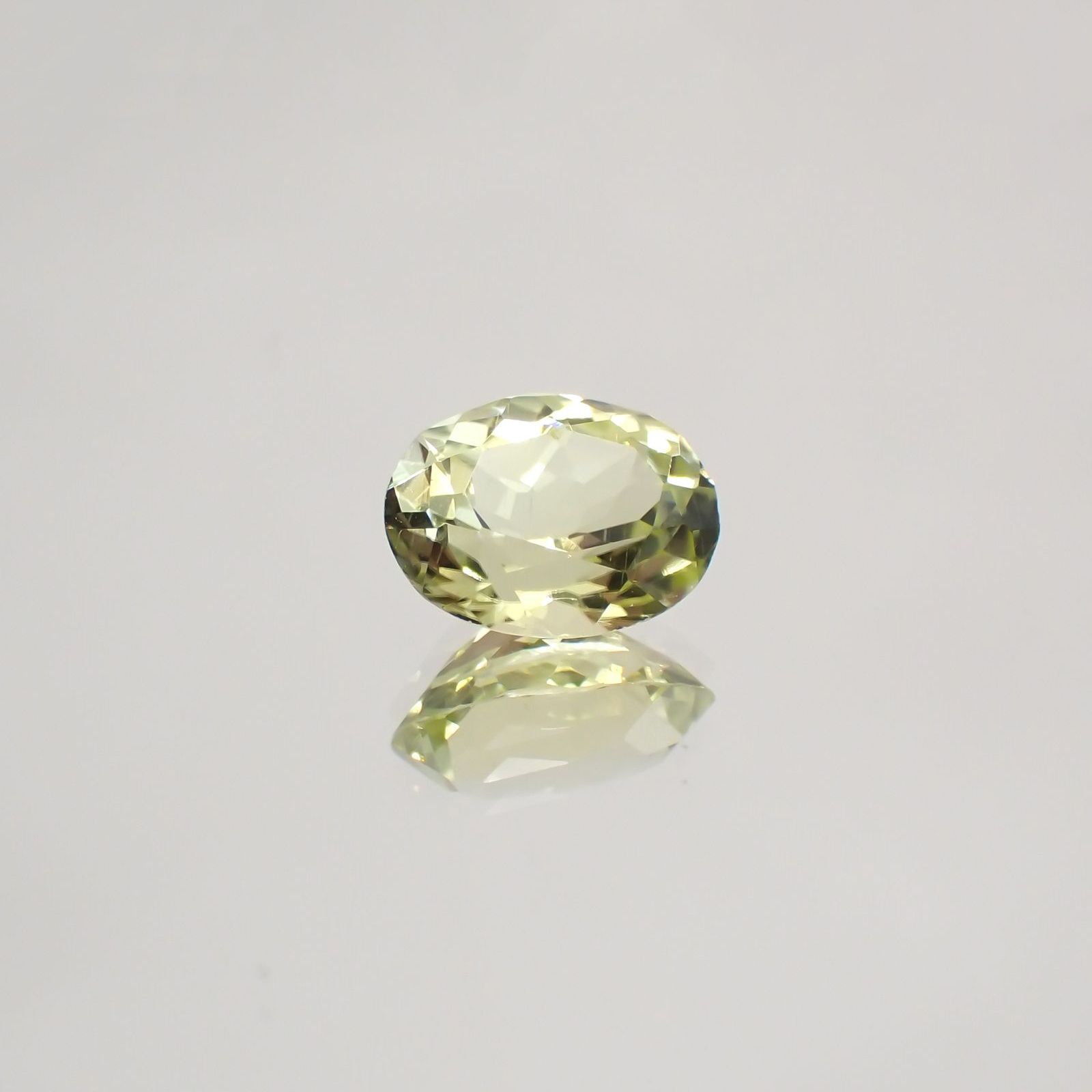 シリマナイト(宝石名シリマナイト) インド産 1.40ct 識別済[210810682]7.9×6.2mm前後