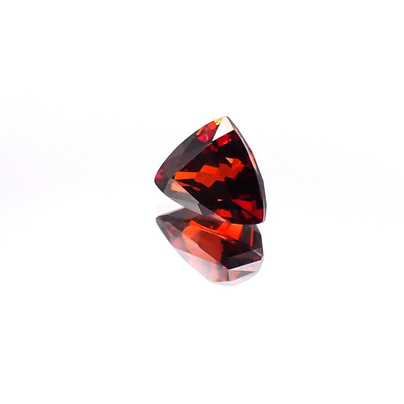 スペサルティンアルマンディンガーネット(宝石名スペサルティン アルマンディン・ガーネット)マダガスカル産 2.13ct 識別済[231023851]8.5x6.8mm前後