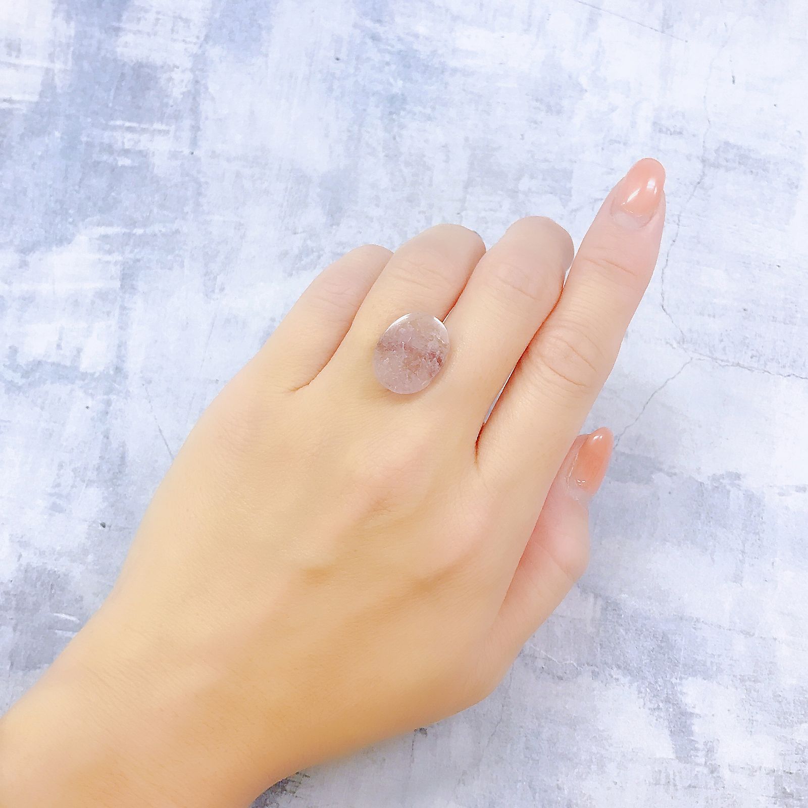 レピドライトインクォーツ ブラジル・ミナスジェライス州産 12.75ct[220917755]17.3x13.6mm前後