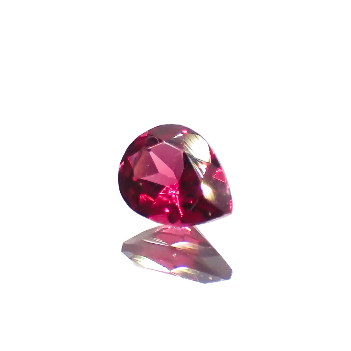 レッドスピネル(宝石名スピネル)タンザニア産 0.16ct 識別済[230522105]4x3.1mm前後