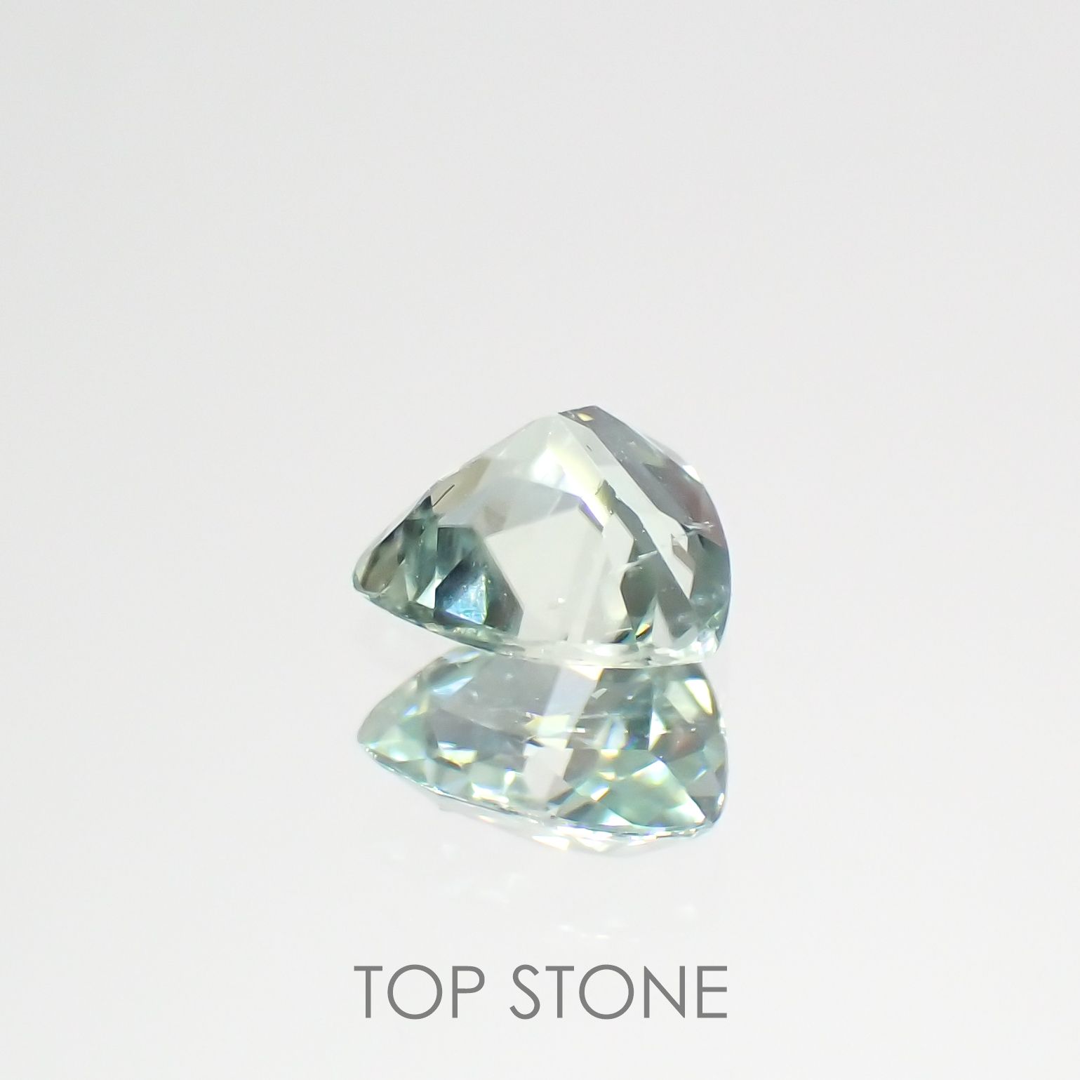 モンテブラサイト(宝石名モンテブラサイト)マダガスカル産 0.34ct 識別済[220115205]4.9x5mm前後