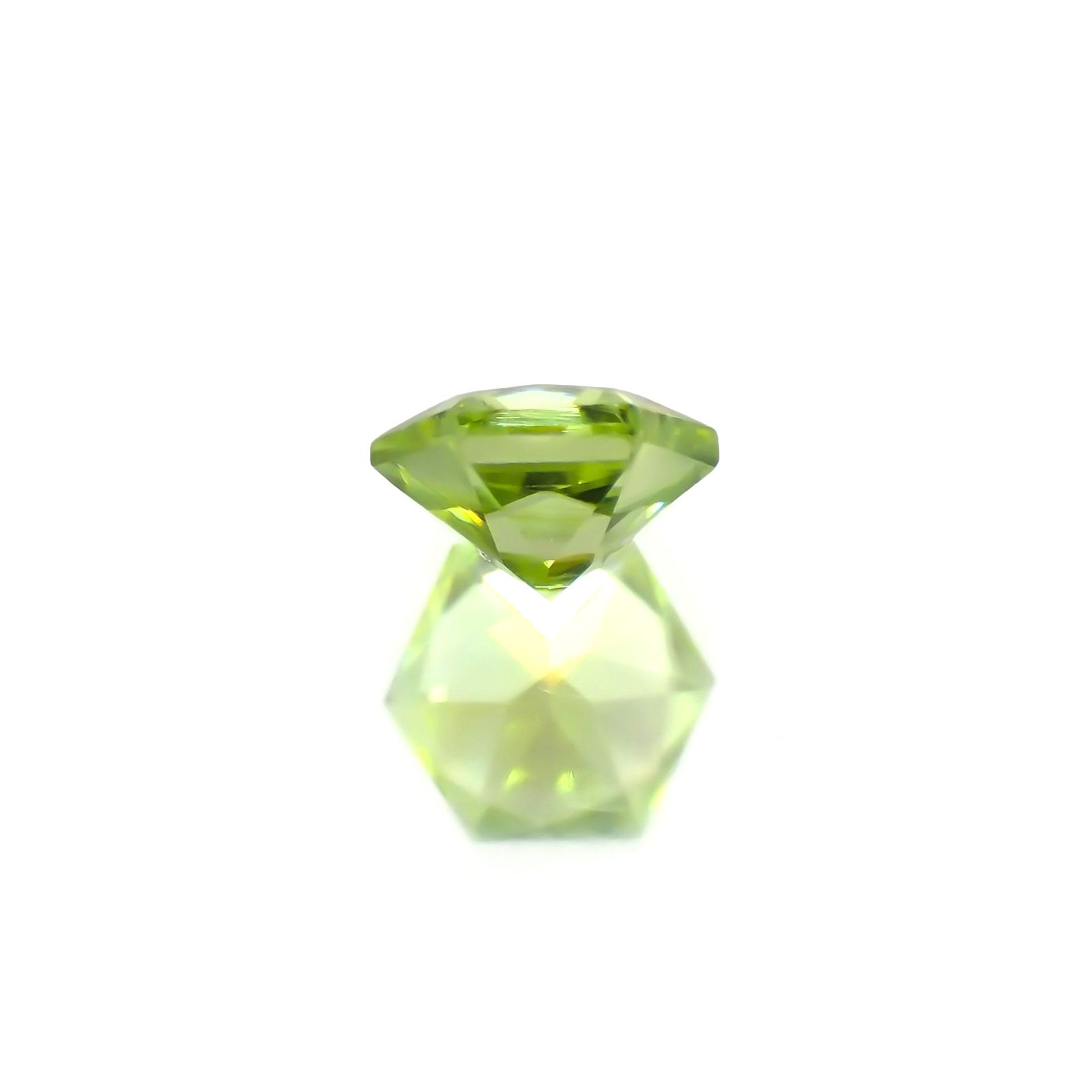 ◇ヘキサゴンカット◇スフェーン(宝石名スフェーン)マダガスカル産 識別済 0.56ct / 4.8x4.8mm前後 [231224438]