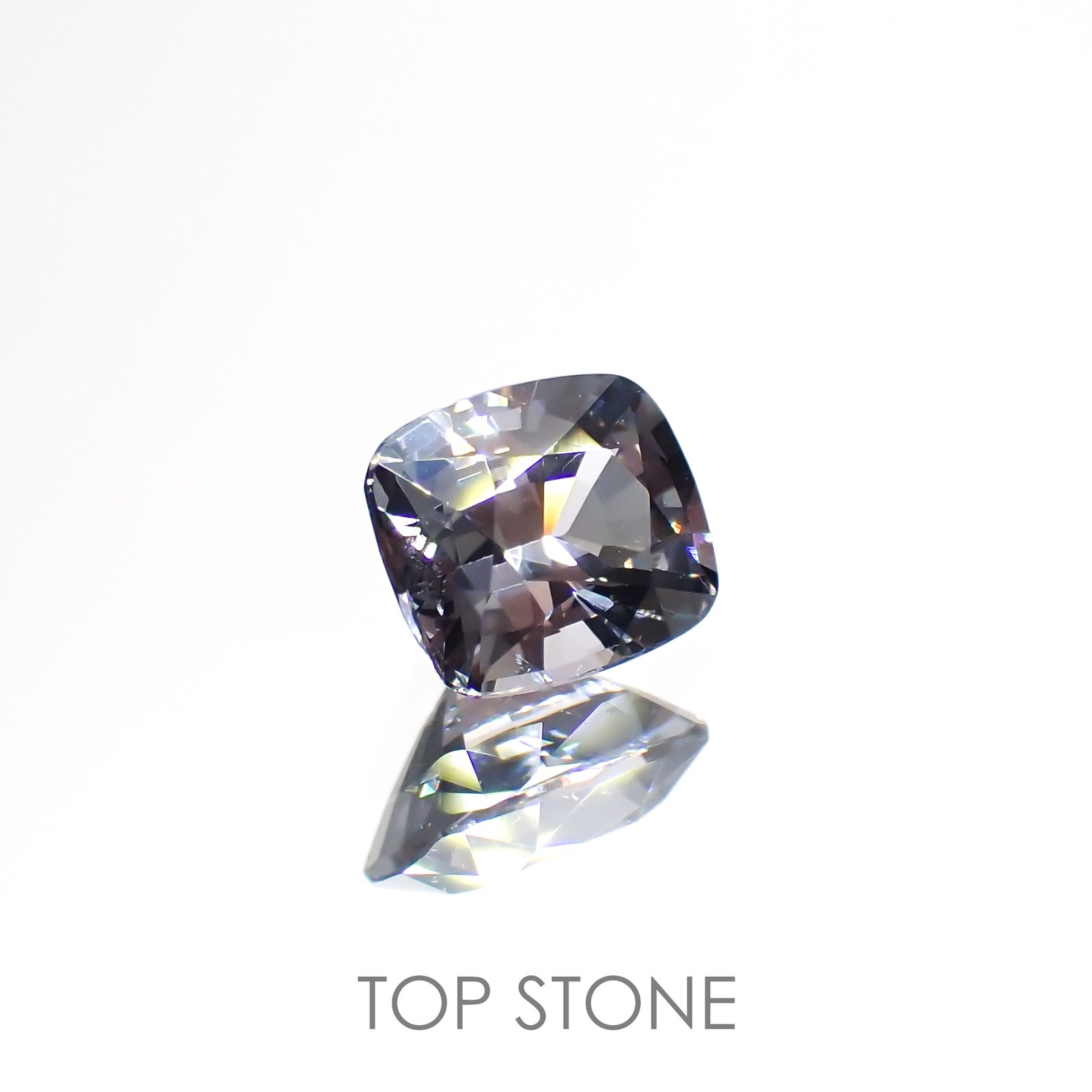 プラチナスピネル(宝石名スピネル)ビルマ産 0.75ct 識別済[220114114]5.5x4.6mm前後
