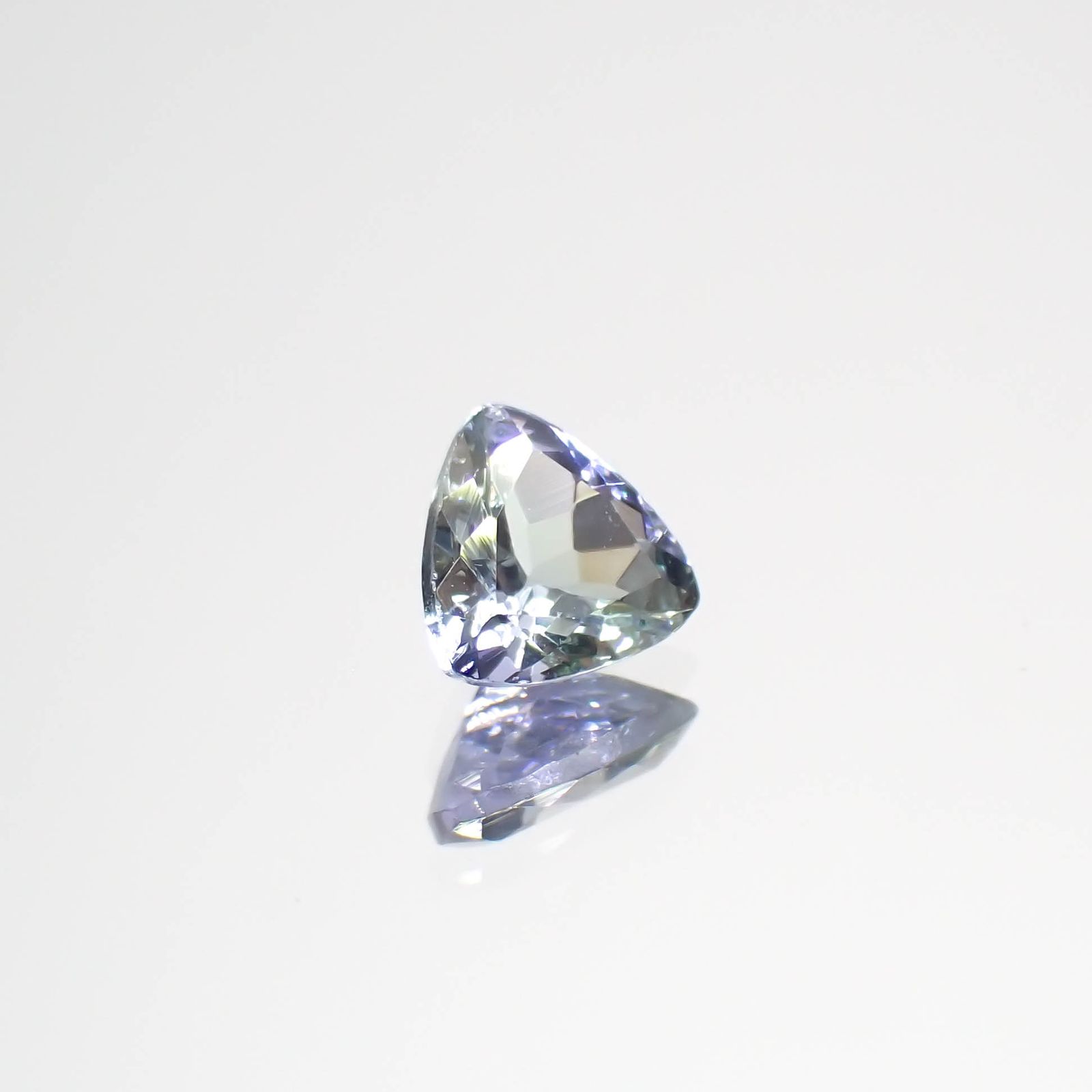 バイカラータンザナイト(宝石名ゾイサイト)タンザニア産 0.43ct 識別済[230421802]4.9x5.1mm前後