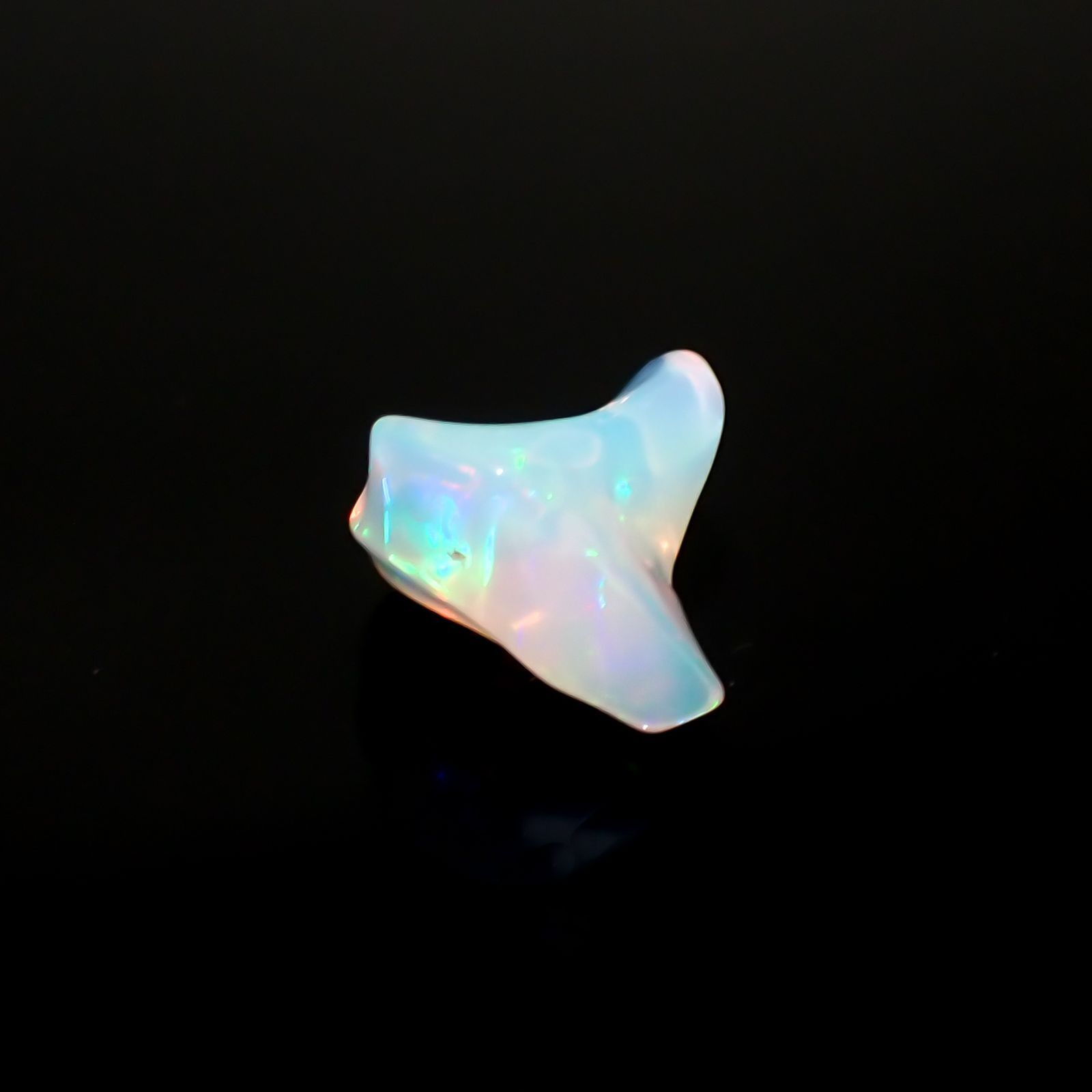 ◇バロック型◇エチオピアオパール(宝石名オパール) エチオピア産 識別済 4.51ct / 13.5x12.9mm前後 [260113176]