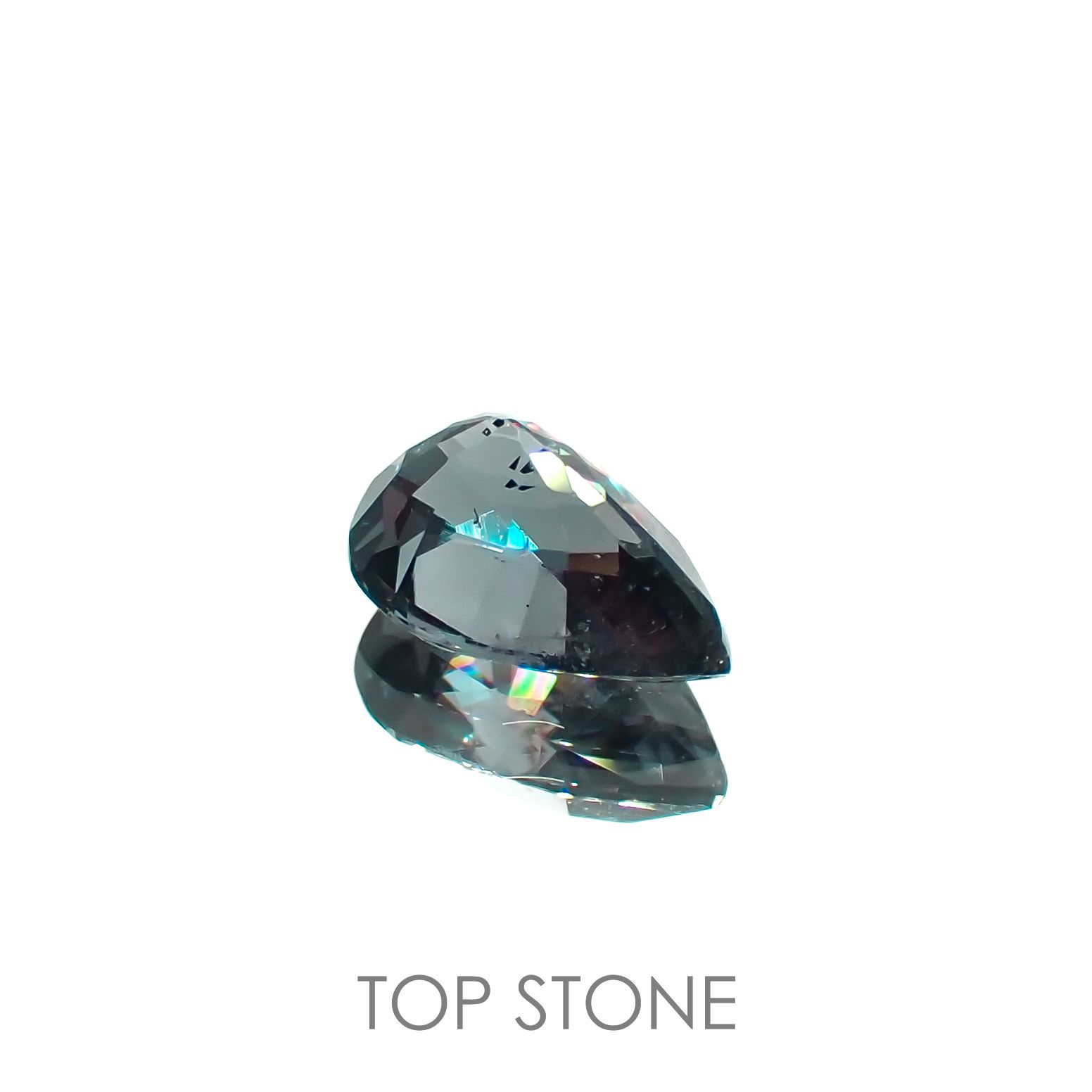 カラーチェンジガーネット アレキタイプ(宝石名ガーネット)マダガスカル・ベキリー産 0.80ct 識別済[221219613]7.1x4.6mm前後