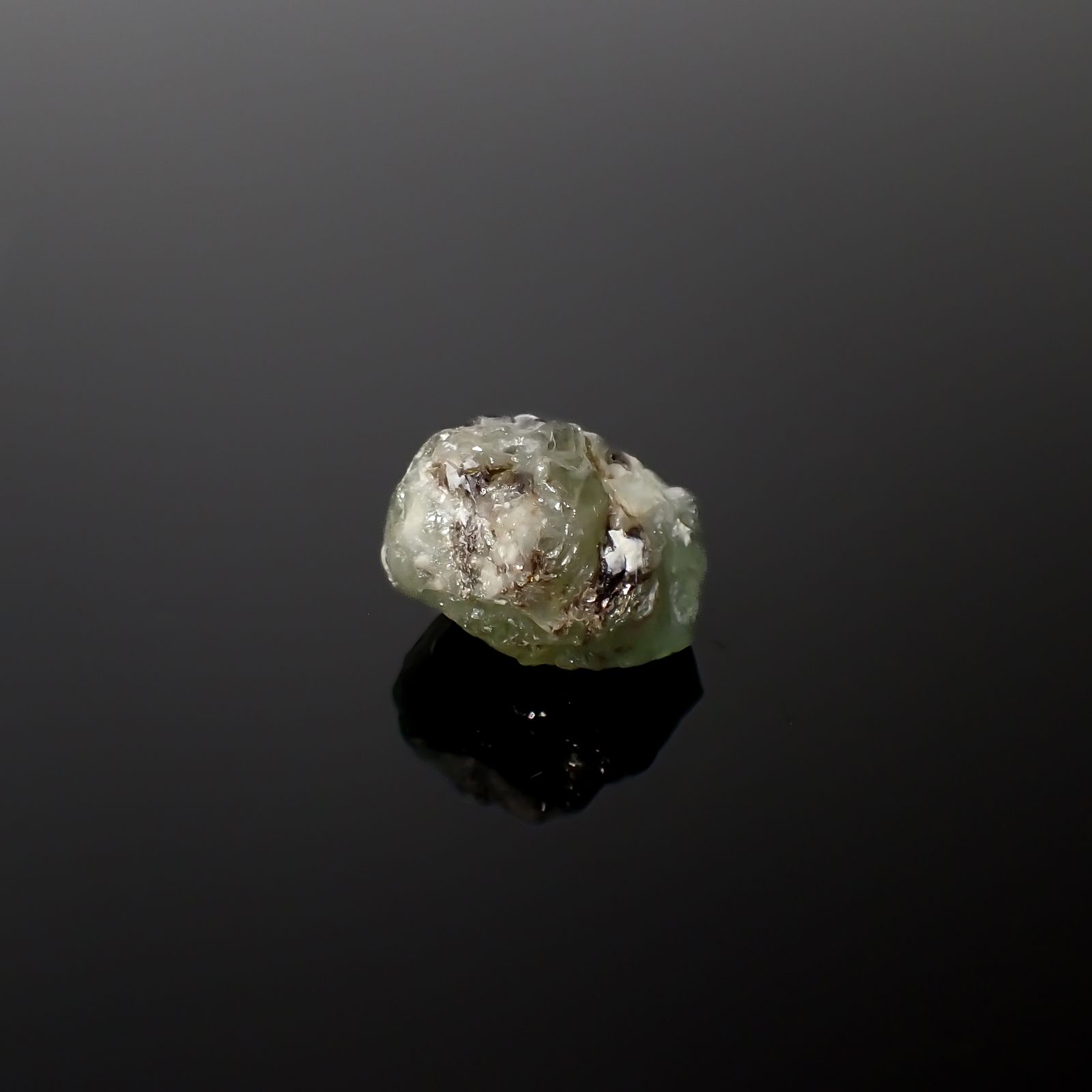 アレキサンドライト 原石 ロシア産 13.62ct[240427021]14x12mm前後