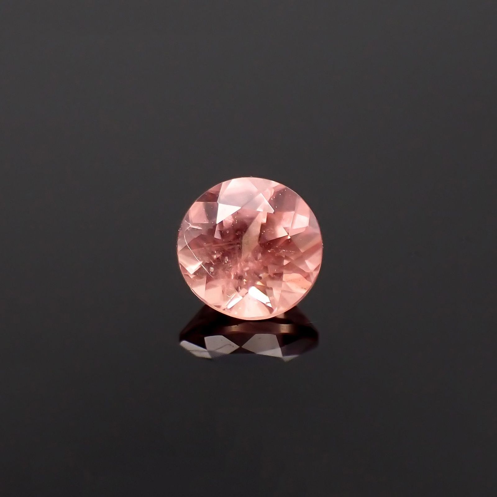 ロードクロサイト(宝石名ロードクロサイト)アメリカ・コロラド州産 識別済 0.45ct / 4.5x4.5mm前後 [251120720]