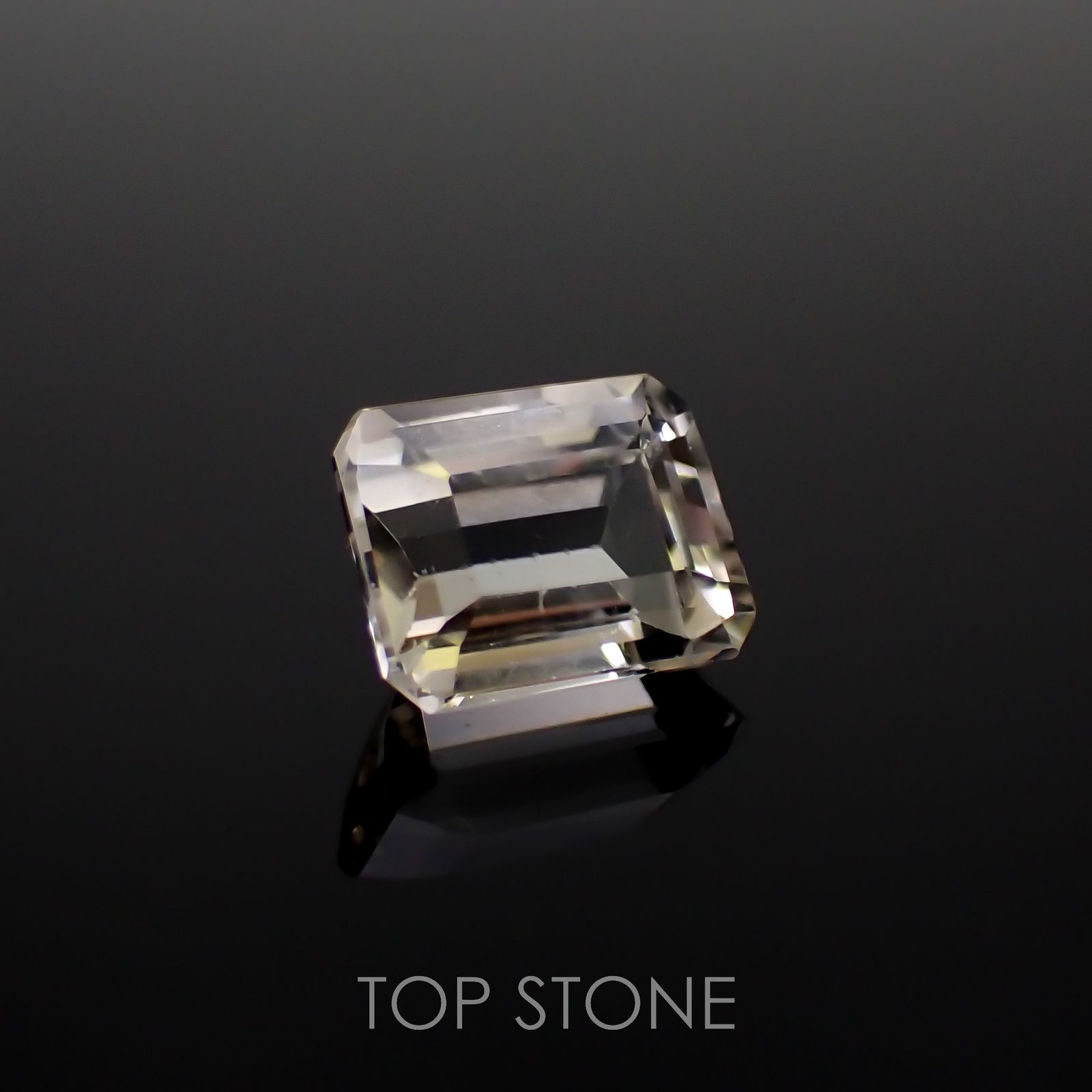 フェナカイト(宝石名フェナカイト)ブラジル産 3.353ct ソ付(彩珠)[221018578]9.5x7.6mm前後
