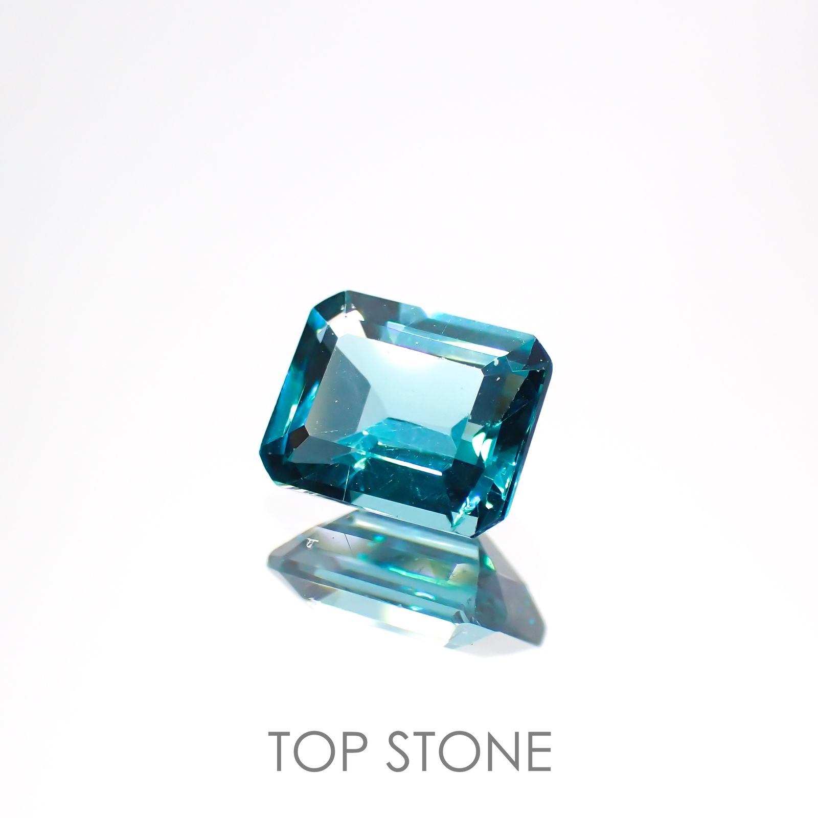 アパタイト(宝石名アパタイト) マダガスカル産 0.76ct 識別済[211013516]6×4.8mm前後