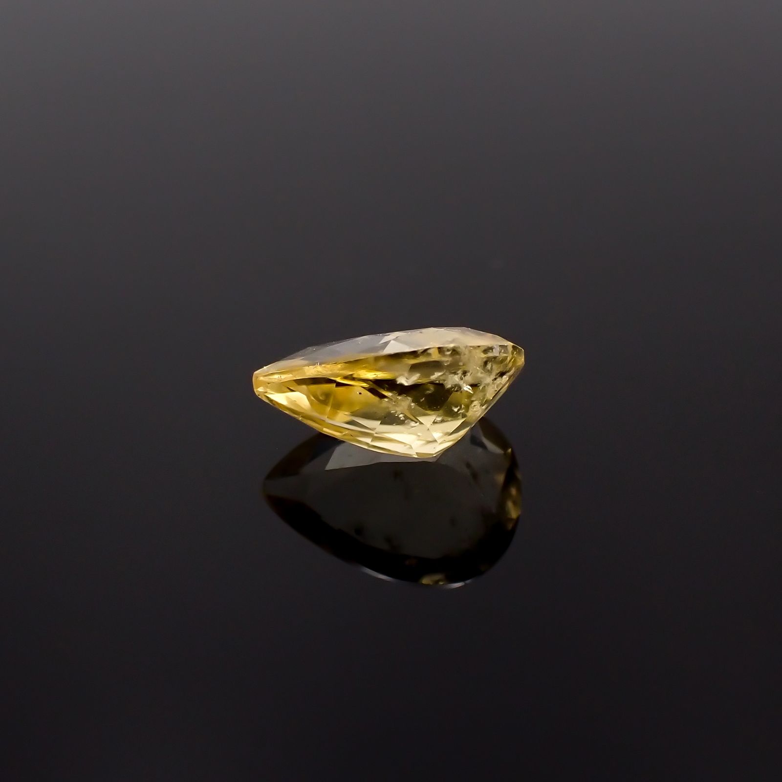コンドロダイト(宝石名コンドロダイト)タジキスタン・パミール高原産 1.253ct ソ付(彩珠)[231225228]8.3x6.3mm前後
