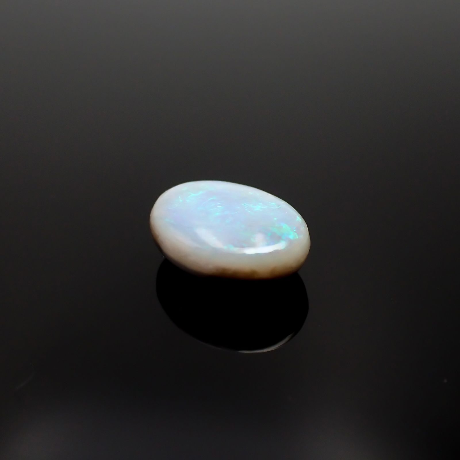 ブラックオパール(宝石名ブラック・オパール)オーストラリア産 1.371ct ソ付(彩珠)[231023700]8.8x6.7mm前後