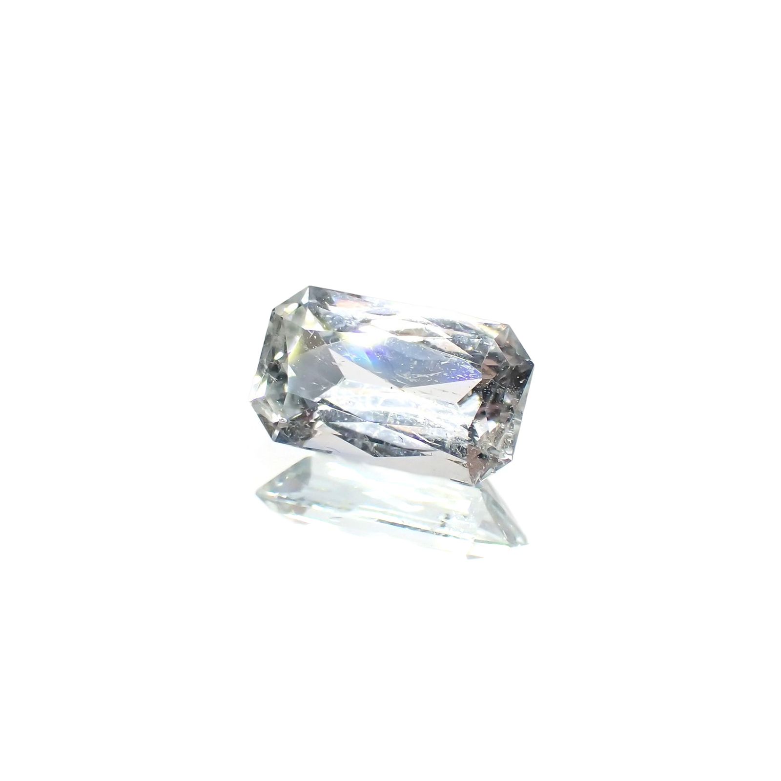 ジェレメジェバイト(宝石名エレメージェバイト)ナミビア産 ソ付(彩珠) 1.288ct / 8.8x5.3mm前後 [230823128]