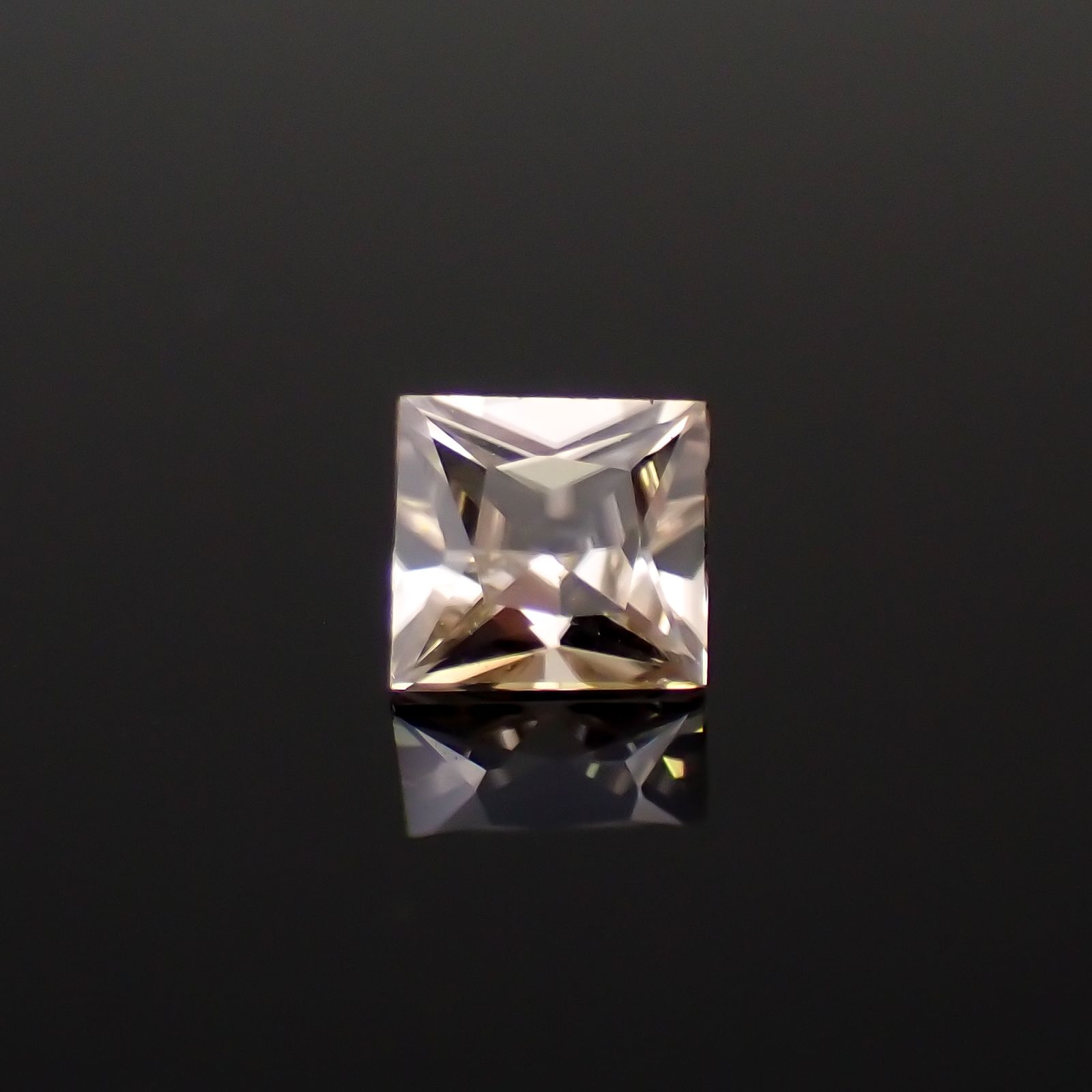 ◇プリンセスカット◇シャンパンカラージルコン スリランカ/カンボジア産 0.56ct[230421643]4.3x4.2mm前後