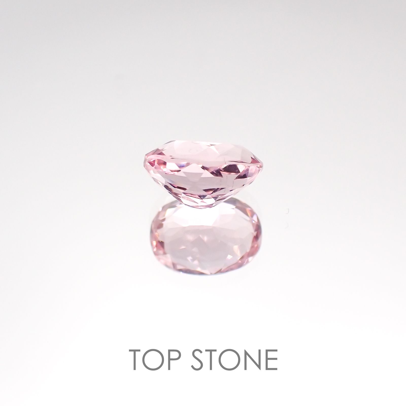 モルガナイト ナイジェリア産 ルース 0.92ct[20117404]7.1×5.1mm前後