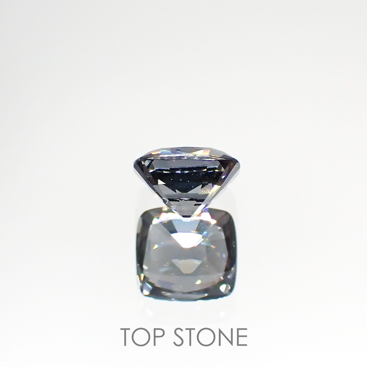 プラチナスピネル(宝石名スピネル) ビルマ産 0.695ct ソ付(彩珠)[210912848]5.1×4.8mm前後