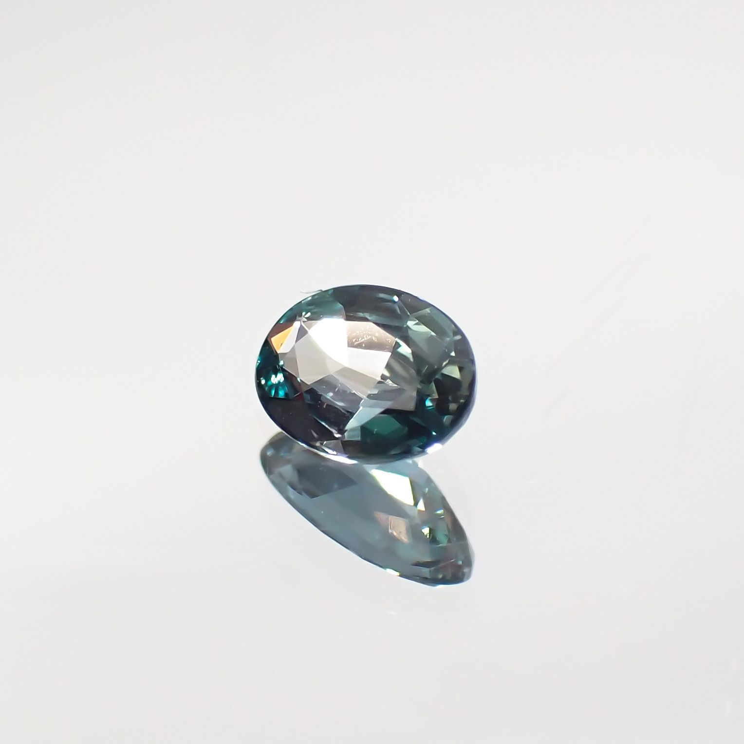 アレキサンドライト(宝石名アレキサンドライト) ブラジル産 0.12ct 識別済[210711870]3.8×2.7mm前後