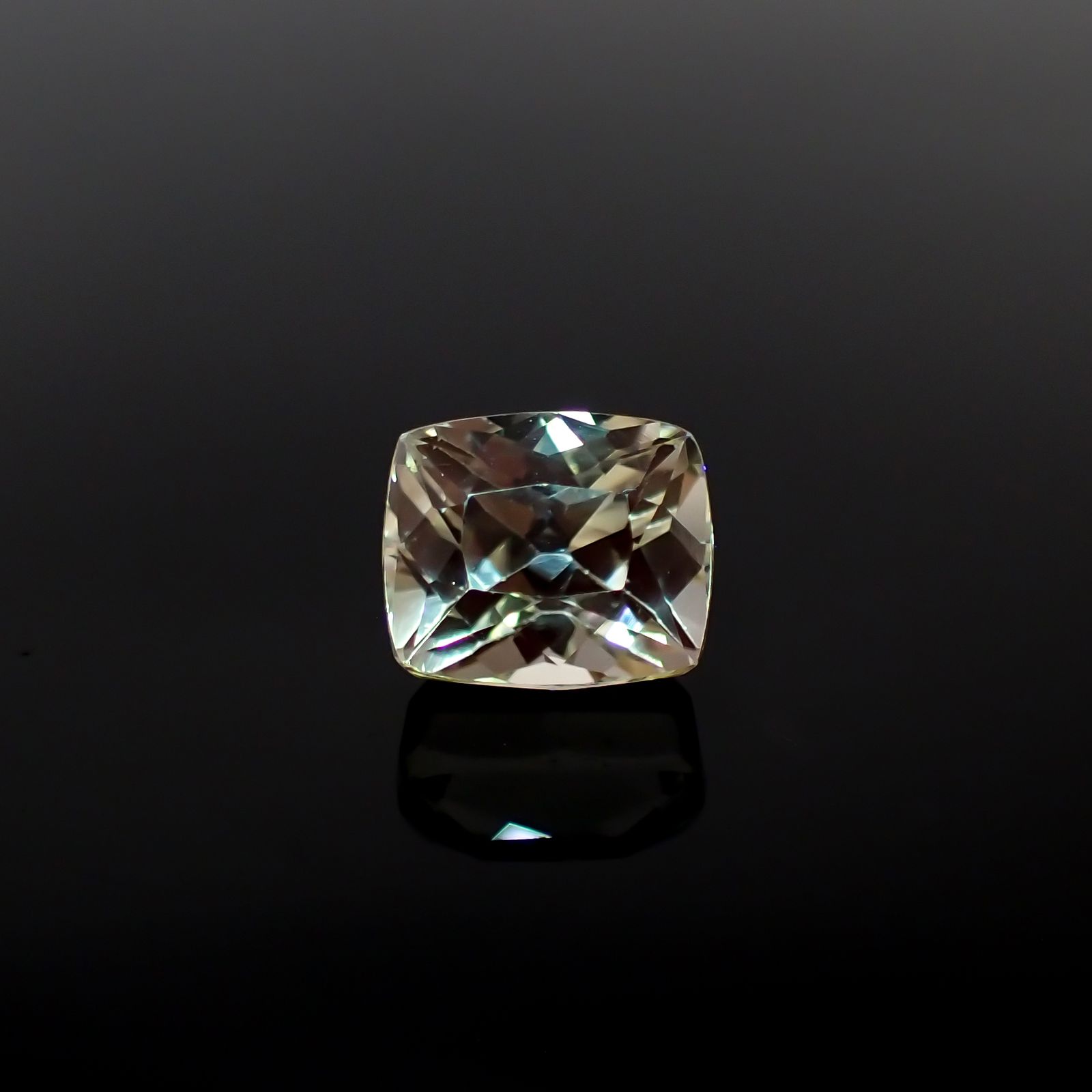 イエロースポジュミン(宝石名スポジュミン)アフガニスタン産 6.36ct 識別済[231225005]10.1x8.6mm前後