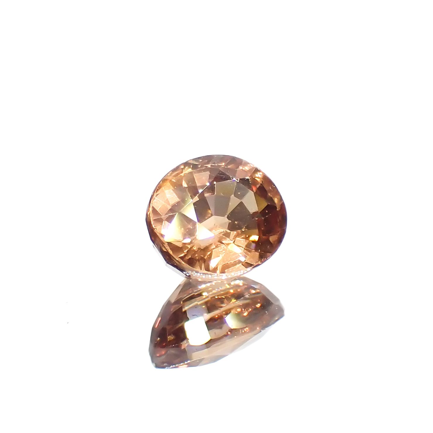 カラーチェンジマラヤガーネット(宝石名ガーネット)タンザニア産 1.00ct 識別済[230421639]6x5.1mm前後
