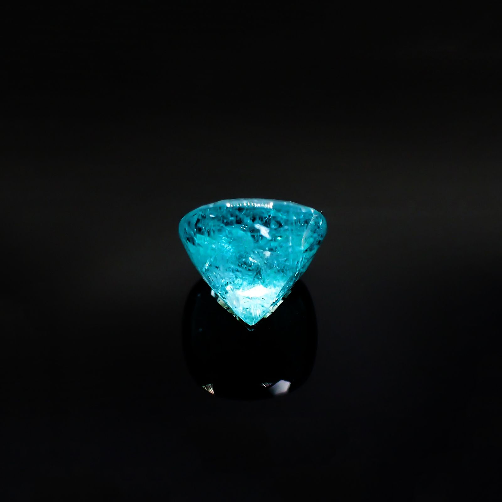 パライバトルマリン(宝石名トルマリン/別名パライバ・トルマリン) モザンビーク産 GIA鑑付 3.64ct / 9.1×9.0mm前後 [19110912]