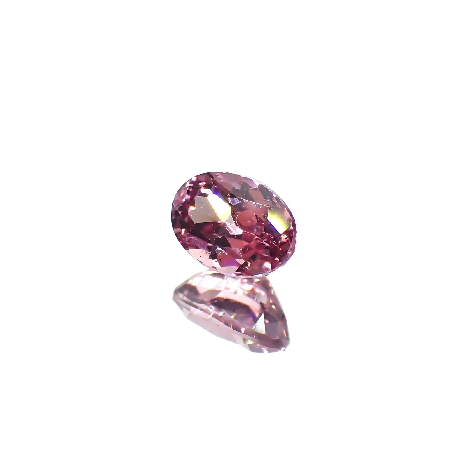 カラーシフトマラヤガーネット(宝石名ガーネット)タンザニア産 0.74ct 識別済[220115007]6x4.2mm前後