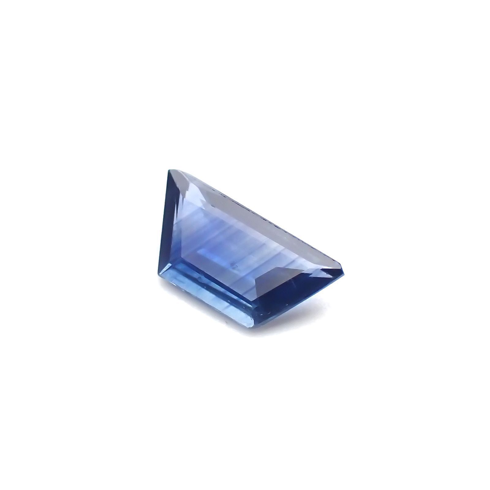 ◇カスタムカット◇サファイア(宝石名サファイア) マダガスカル産 0.80ct 識別済[210913199]9.1×4.3mm前後