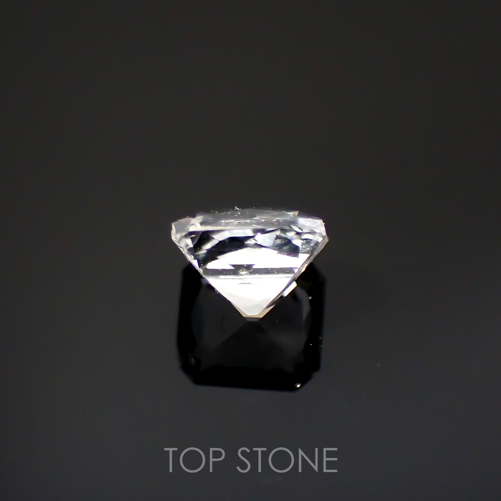 フェナカイト(宝石名フェナカイト)ブラジル産 0.58ct 識別済[220115176]5.1x4.8mm前後