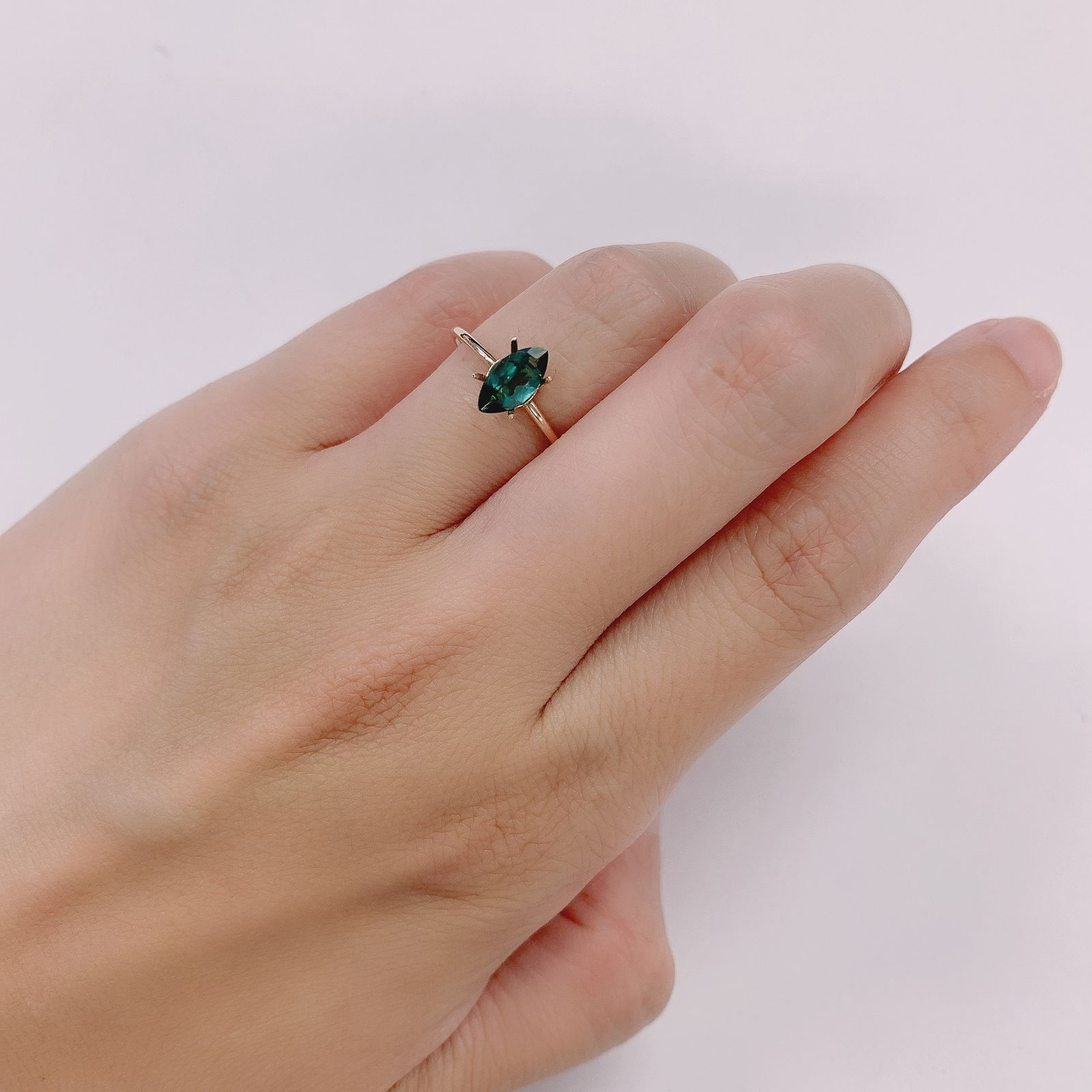 グリーンアパタイト(ノーブルモロキサイト)(宝石名アパタイト) マダガスカル産 0.57ct 識別済[210813148]8.1×4.1mm前後
