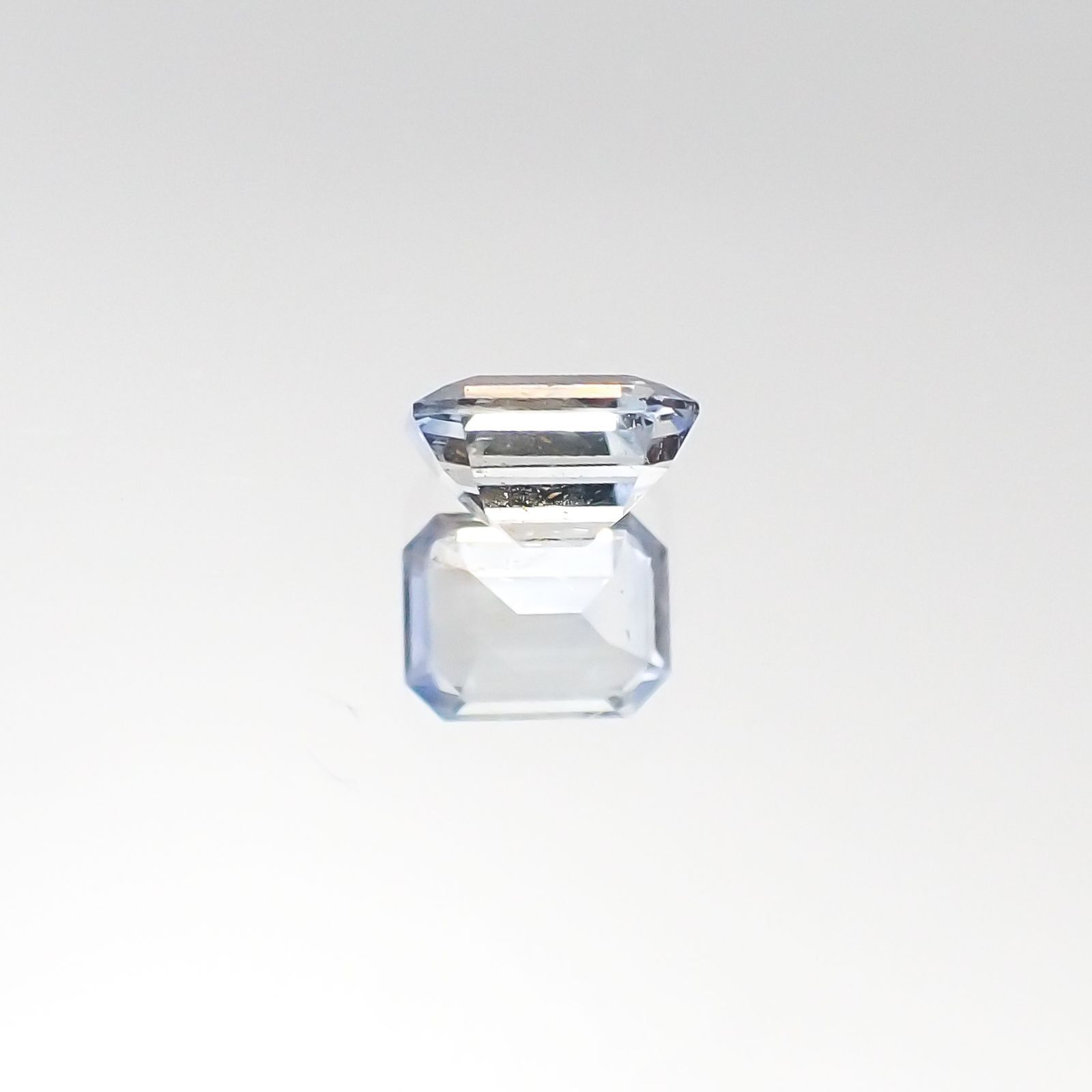 ジェレメジェバイト(宝石名エレメジェバイト)ナミビア産 0.250ct ソ付(彩珠)[220817283]4x3.1mm前後