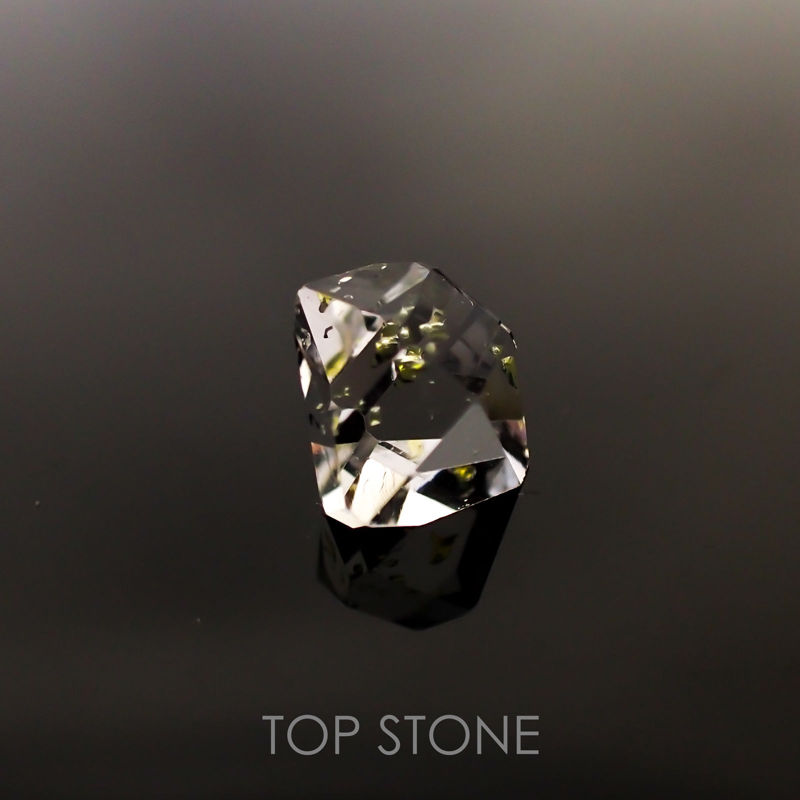 オイルインクォーツ パキスタン産 原石・結晶 4.44ct[210611072]11.7×10.1mm前後