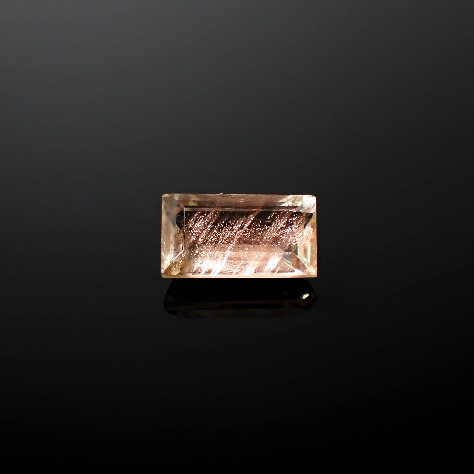 オレゴンサンストーン アメリカ・オレゴン州産 1.33ct[240627872]8.7x4.9mm前後
