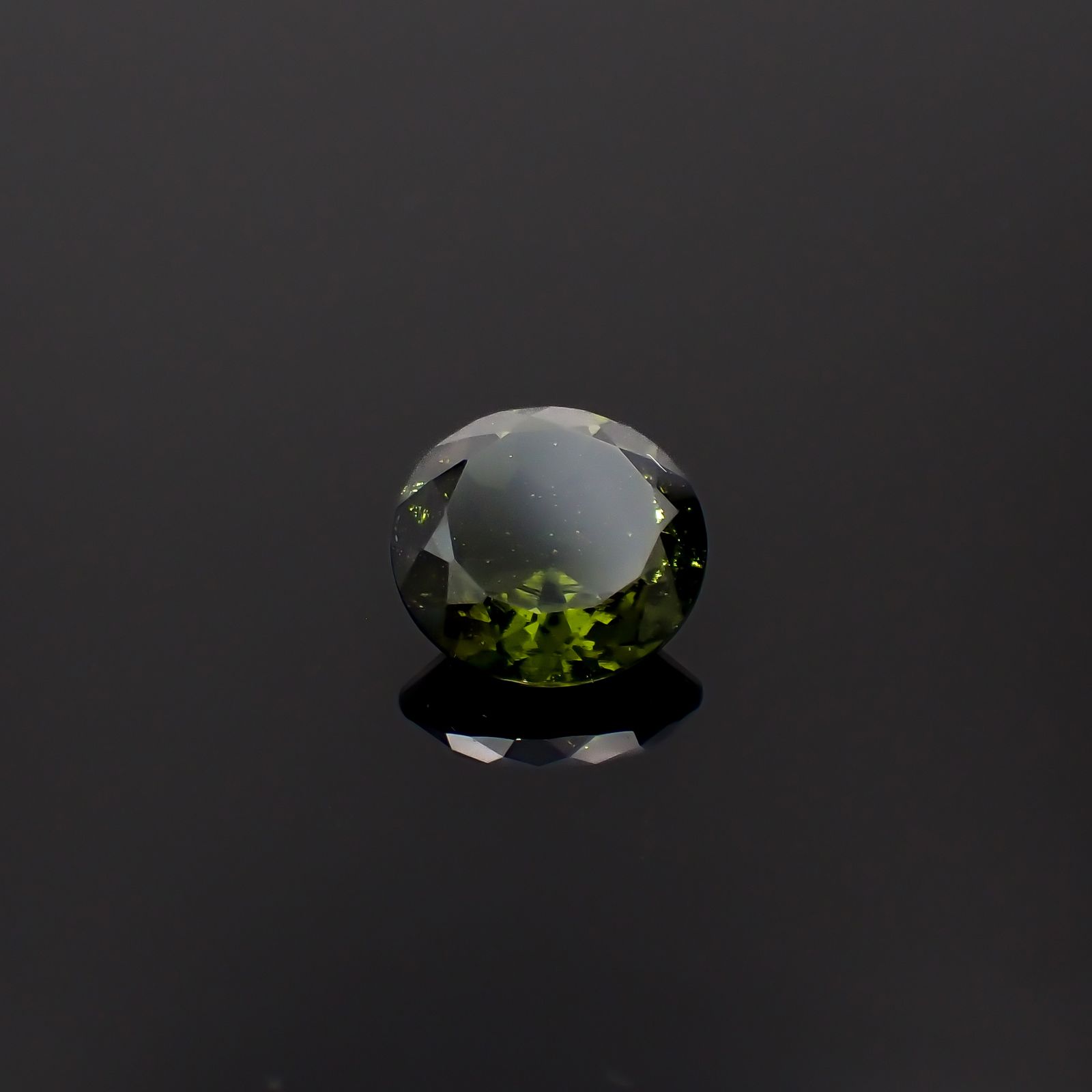 モルダバイト(宝石名モルダバイト)発見地：旧チェコスロバキア 3.36ct 識別済[231224824]11x10.9mm前後