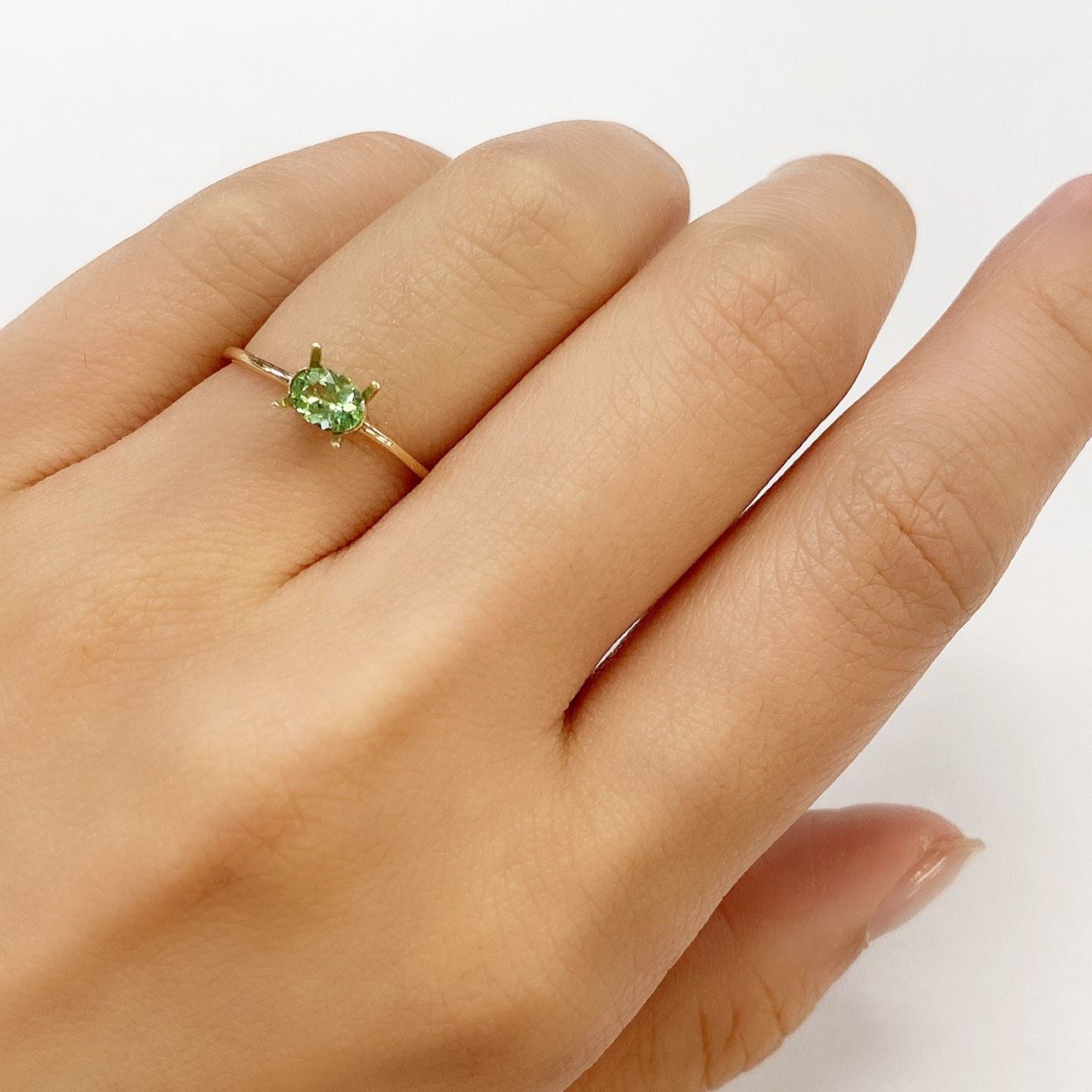 ミントガーネット(宝石名グリーン グロッシュラー・ガーネット) タンザニア産 0.37ct 識別済[210711535]5×3.8mm前後