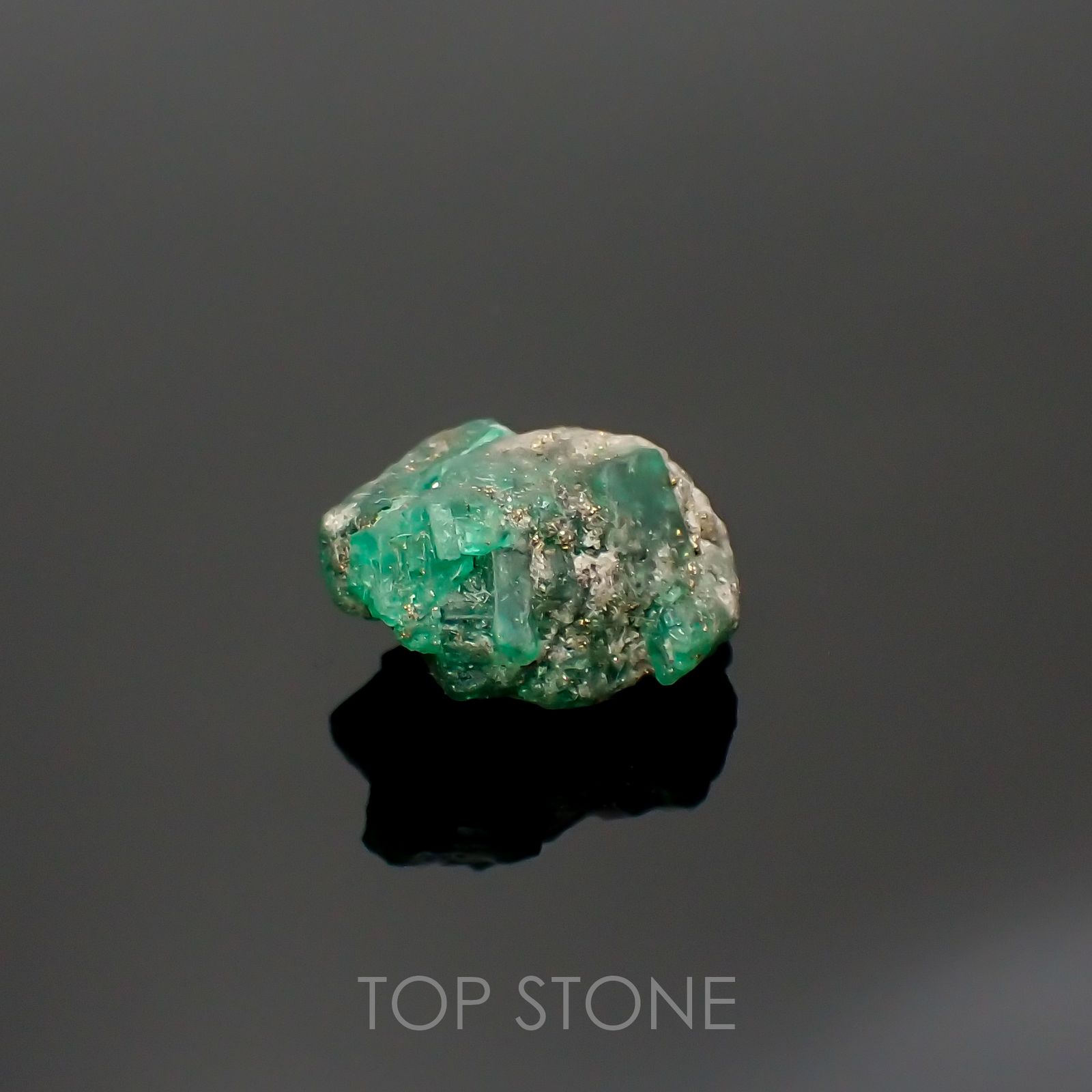 エメラルド原石 コロンビア産 13.01ct[220115507]16.7x16.3mm前後
