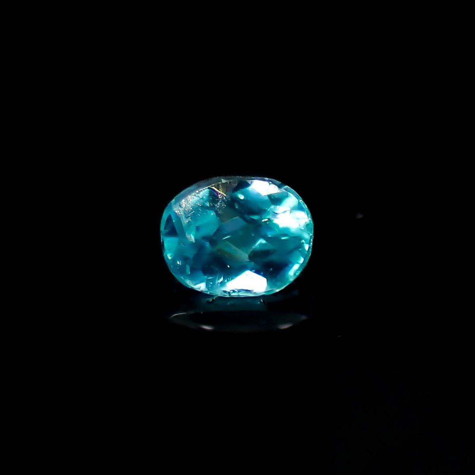 パライバトルマリン ブラジル産 0.051ct / 2.5x2mm前後 [260117037]