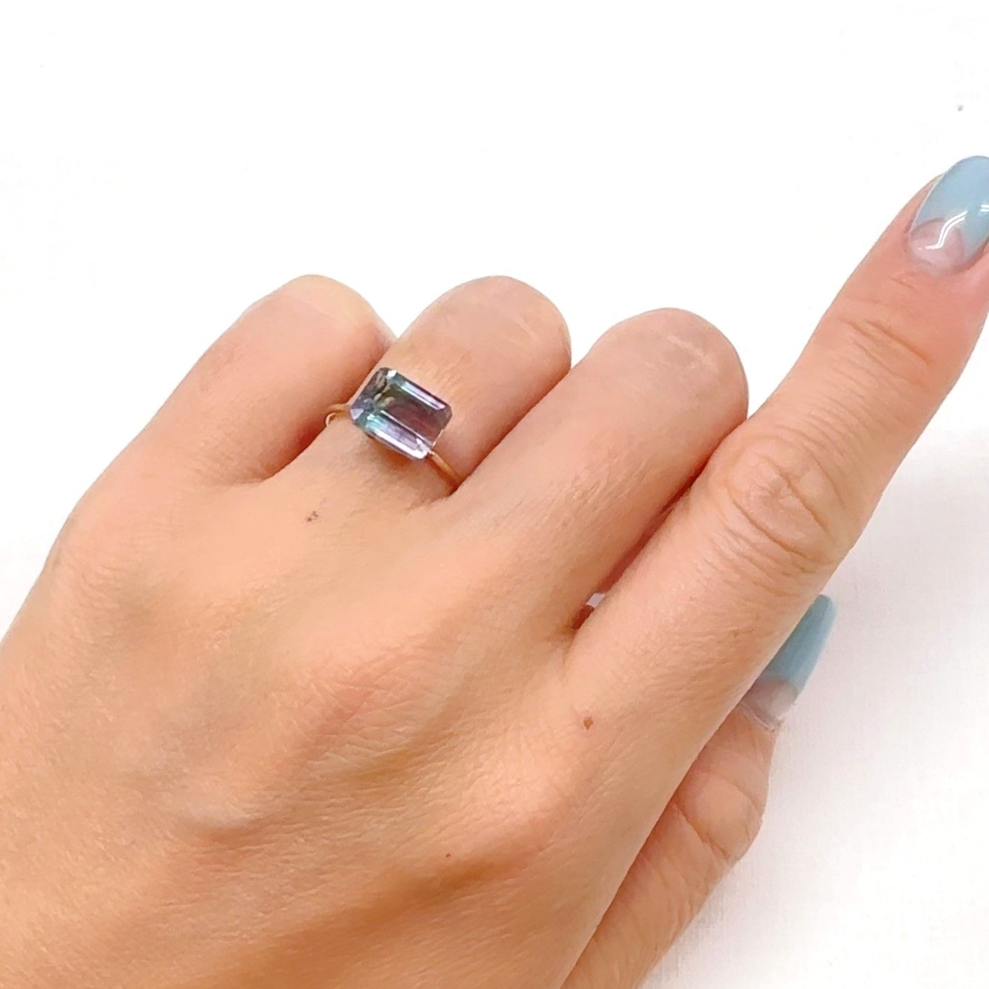 パーティカラーフローライト フルオレッセンス ブラジル産 2.93ct[240828647]8.8x7mm前後