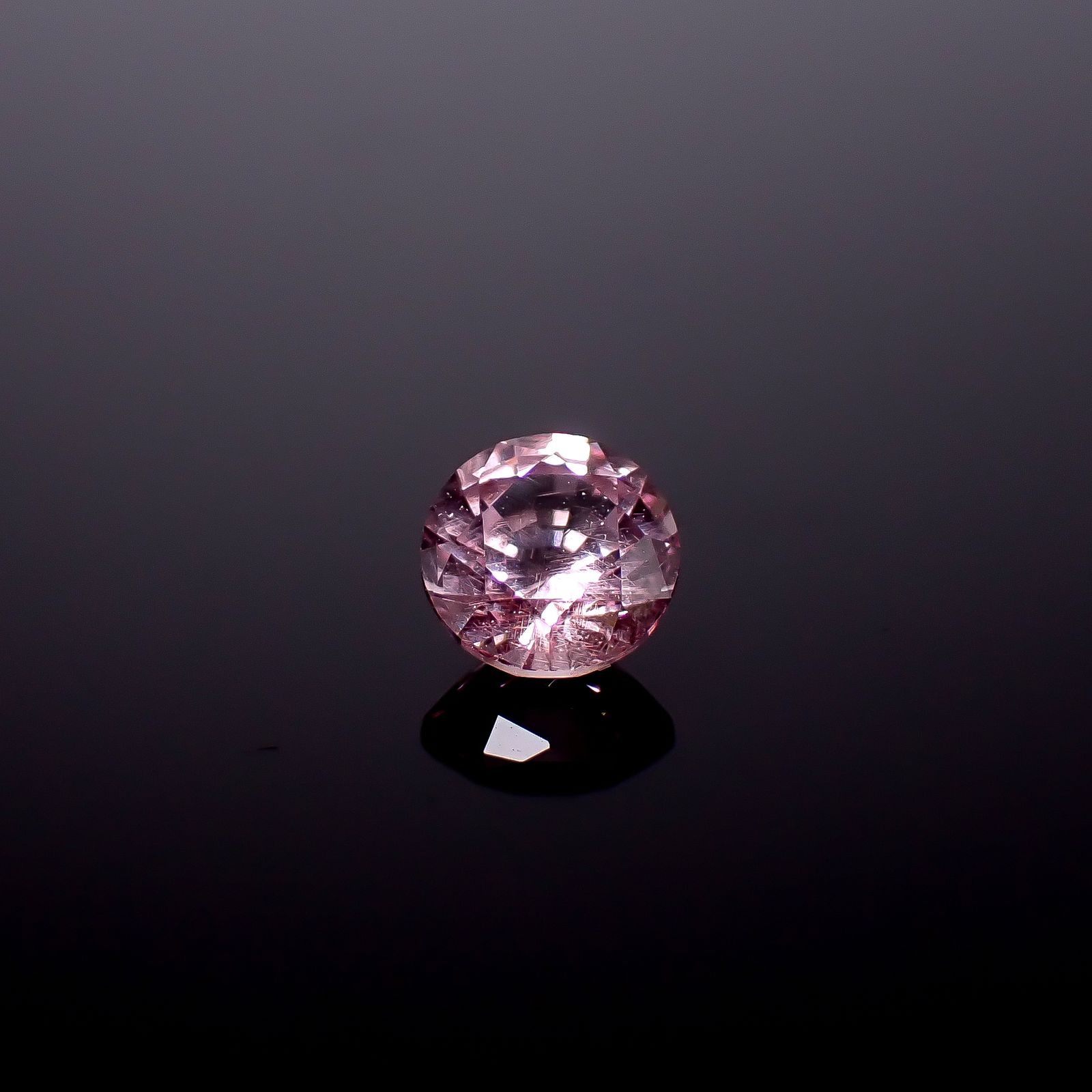 ドラゴンガーネット タンザニア産 0.58ct / 4.9x4.9mm前後 [260732668]