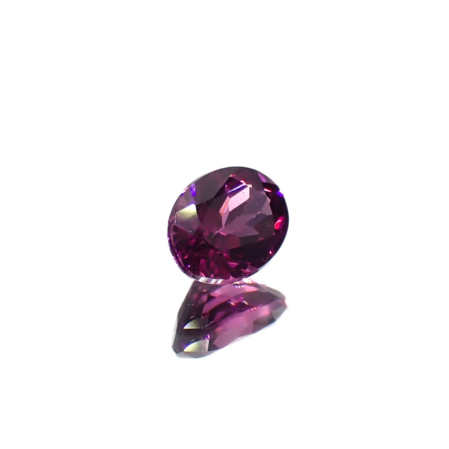 グレープガーネット(宝石名ガーネット)ブラジル産 0.49ct 識別済[240928710]5.1x3.9mm前後