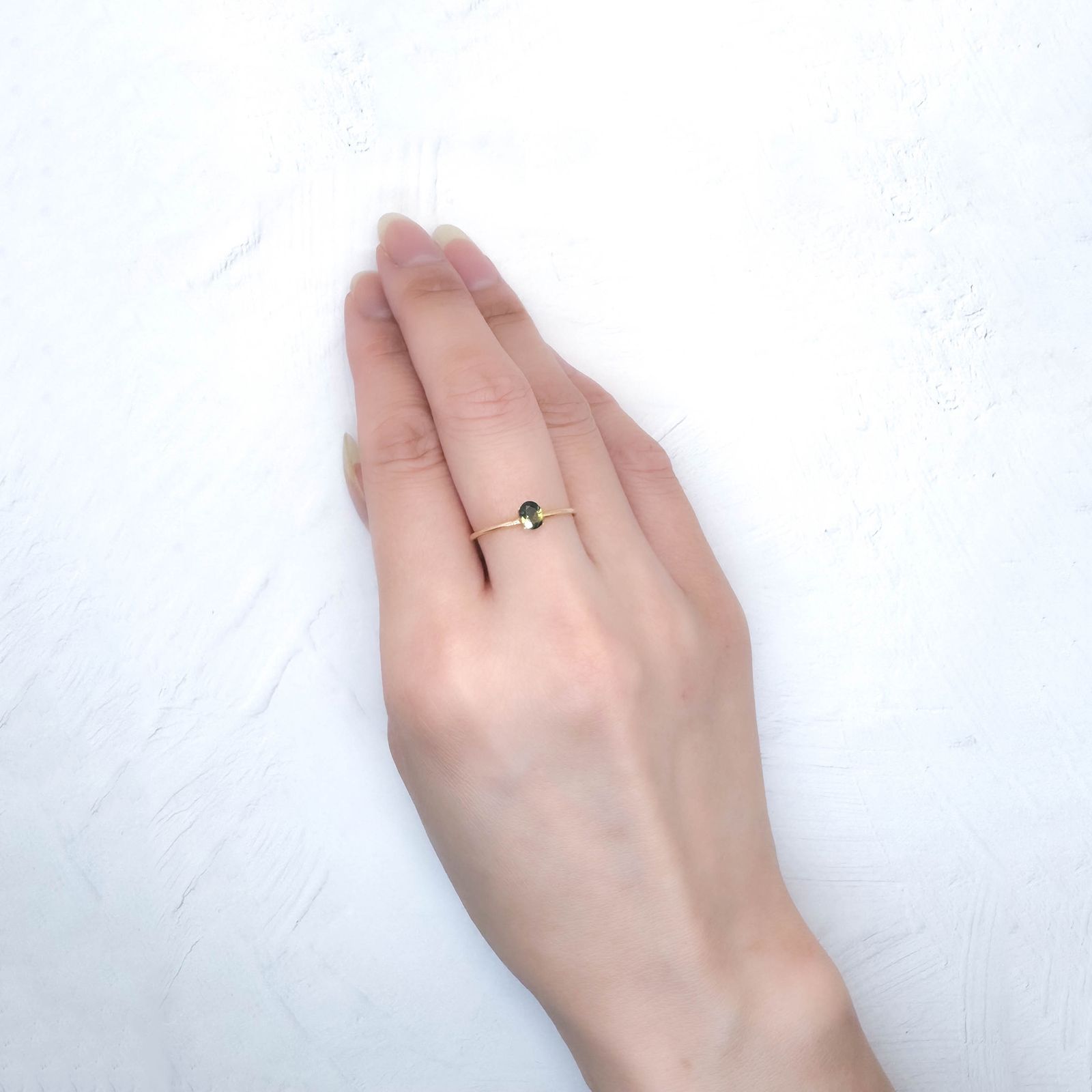 バイカラーサファイア タンザニア産 0.33ct / 4.6x3.5mm前後 [250931133]