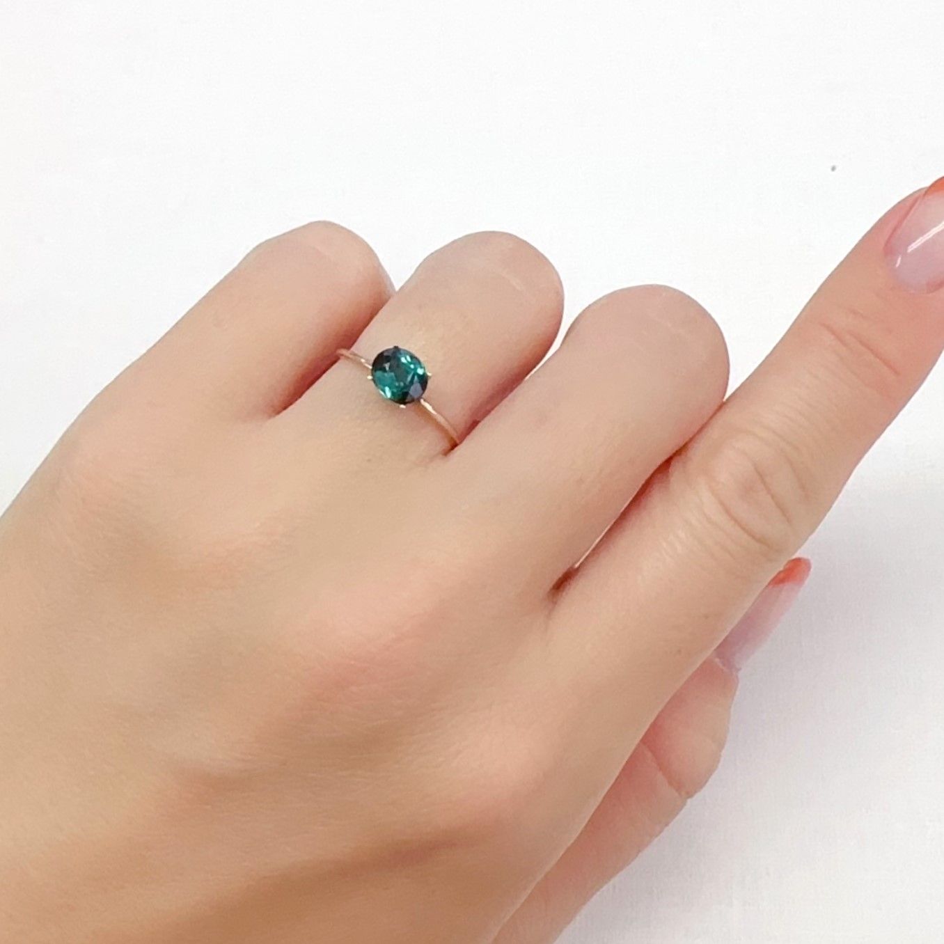 ブルーグリーントルマリン ブラジル産 0.90ct[240527538]6.5x5.6mm前後