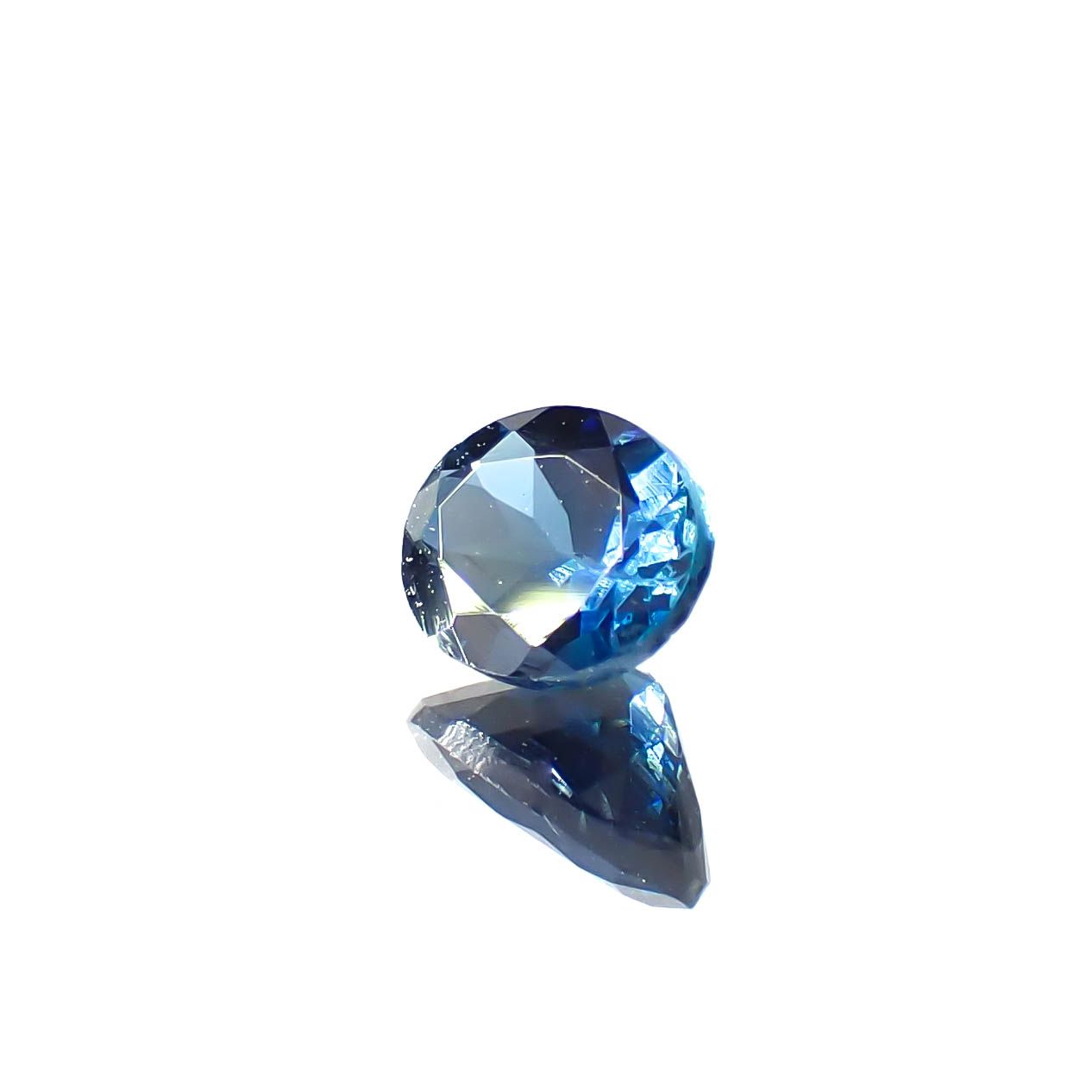 インディゴライト ブラジル産 0.36ct / 5.1x4mm前後 [250931101]