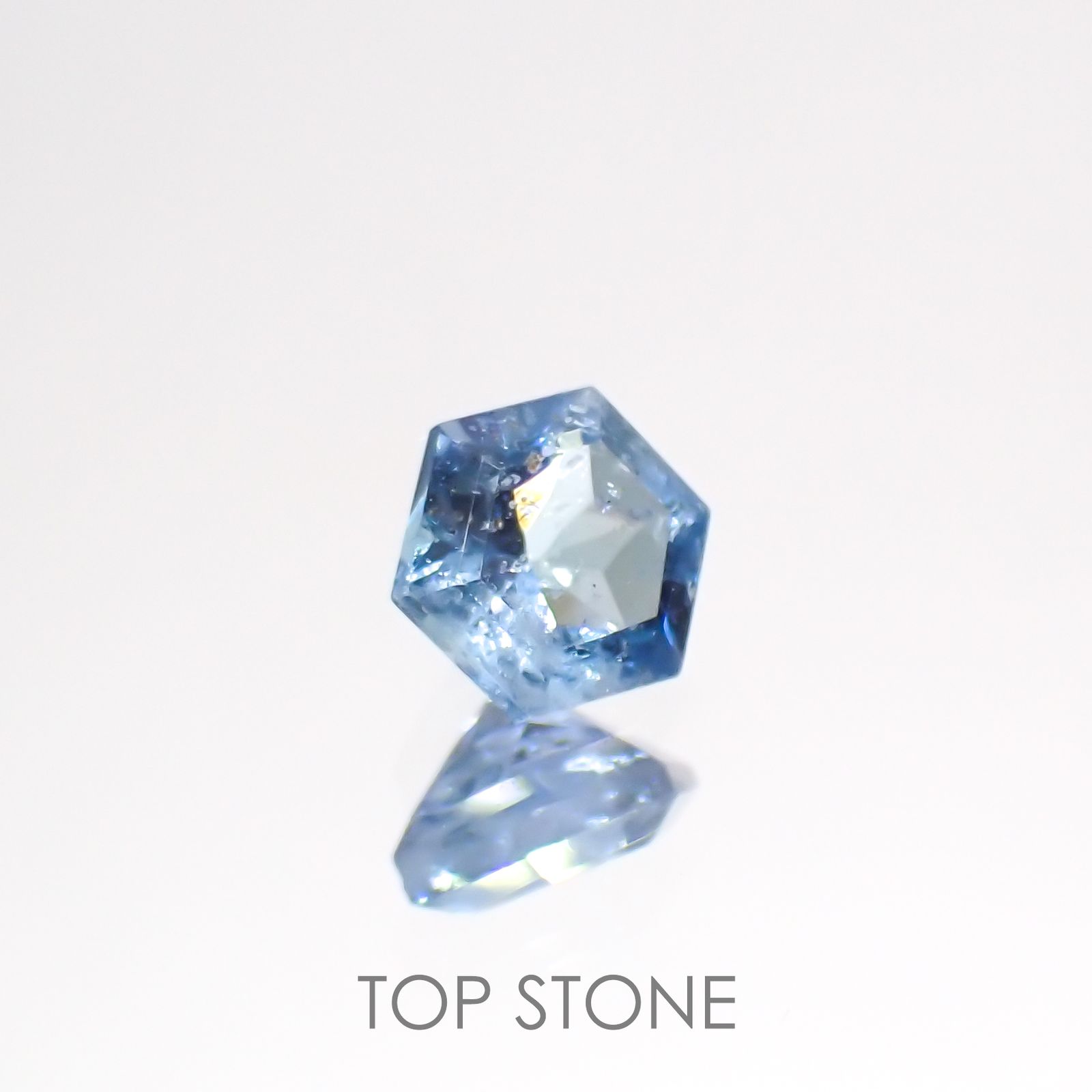 ◇ヘキサゴンカット◇サンタマリアアクアマリン(宝石名アクアマリン)ブラジル産 0.43ct 識別済[220114671]4.6x4.5mm前後