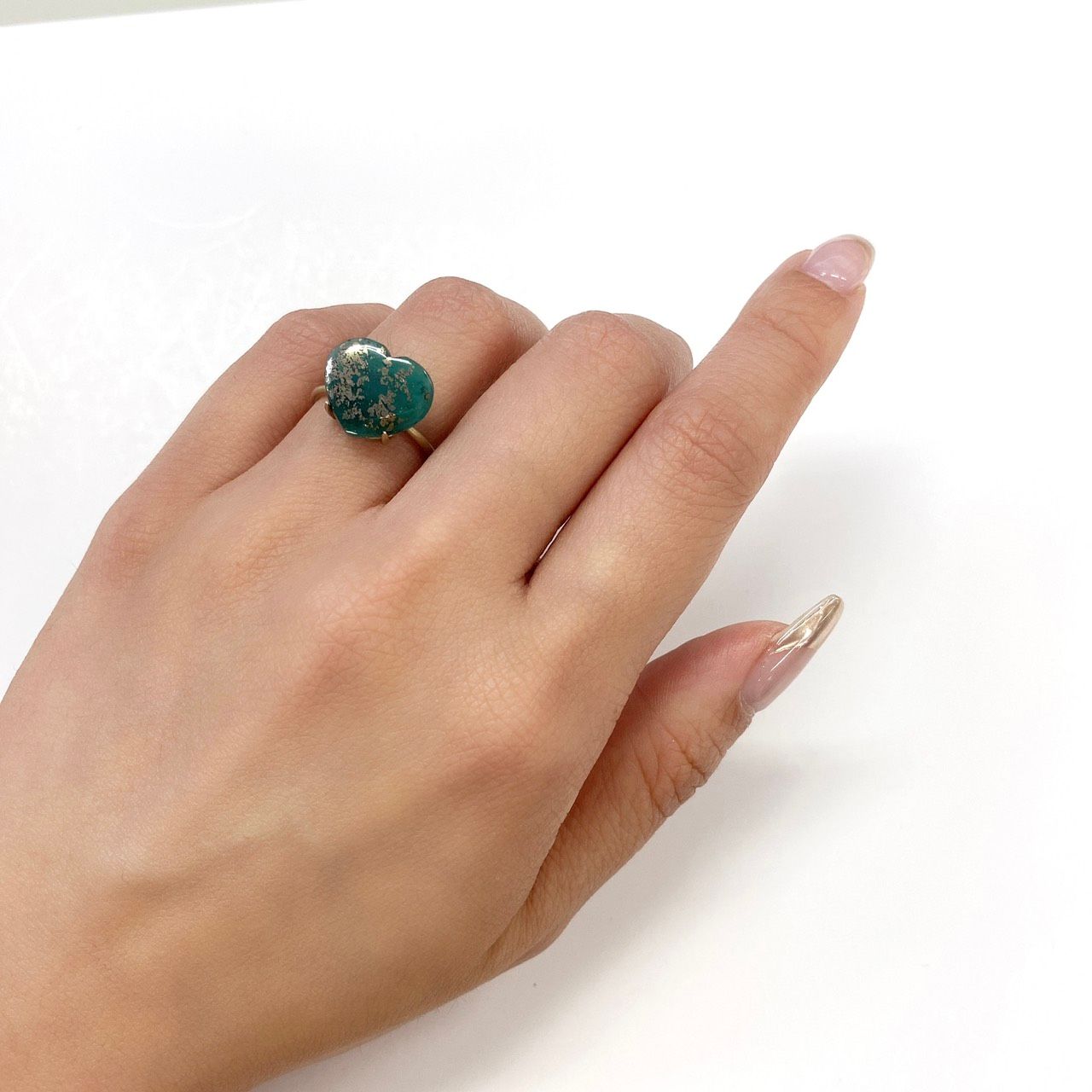 パイライトインエメラルド(宝石名パイライトインエメラルド) コロンビア・チボール鉱山産 3.430ct 彩珠鑑付[250611501]11.8×13.6mm前後