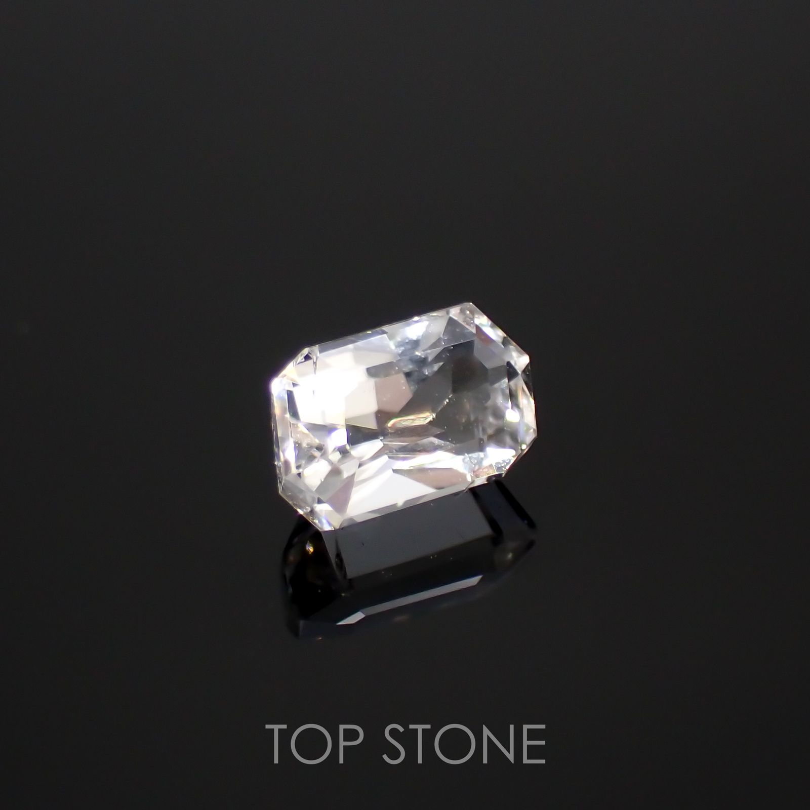 カラーレスエンスタタイト(宝石名ホワイト・エンスタタイト)スリランカ産 0.93ct 識別済[220115572]6.6x4.2mm前後