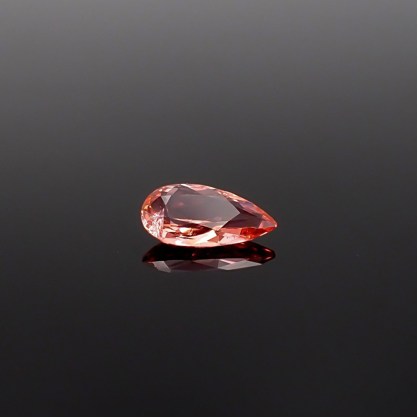 ヴェイリネナイト パキスタン産 0.68ct / 8.5x4.8mm前後 [260231781]