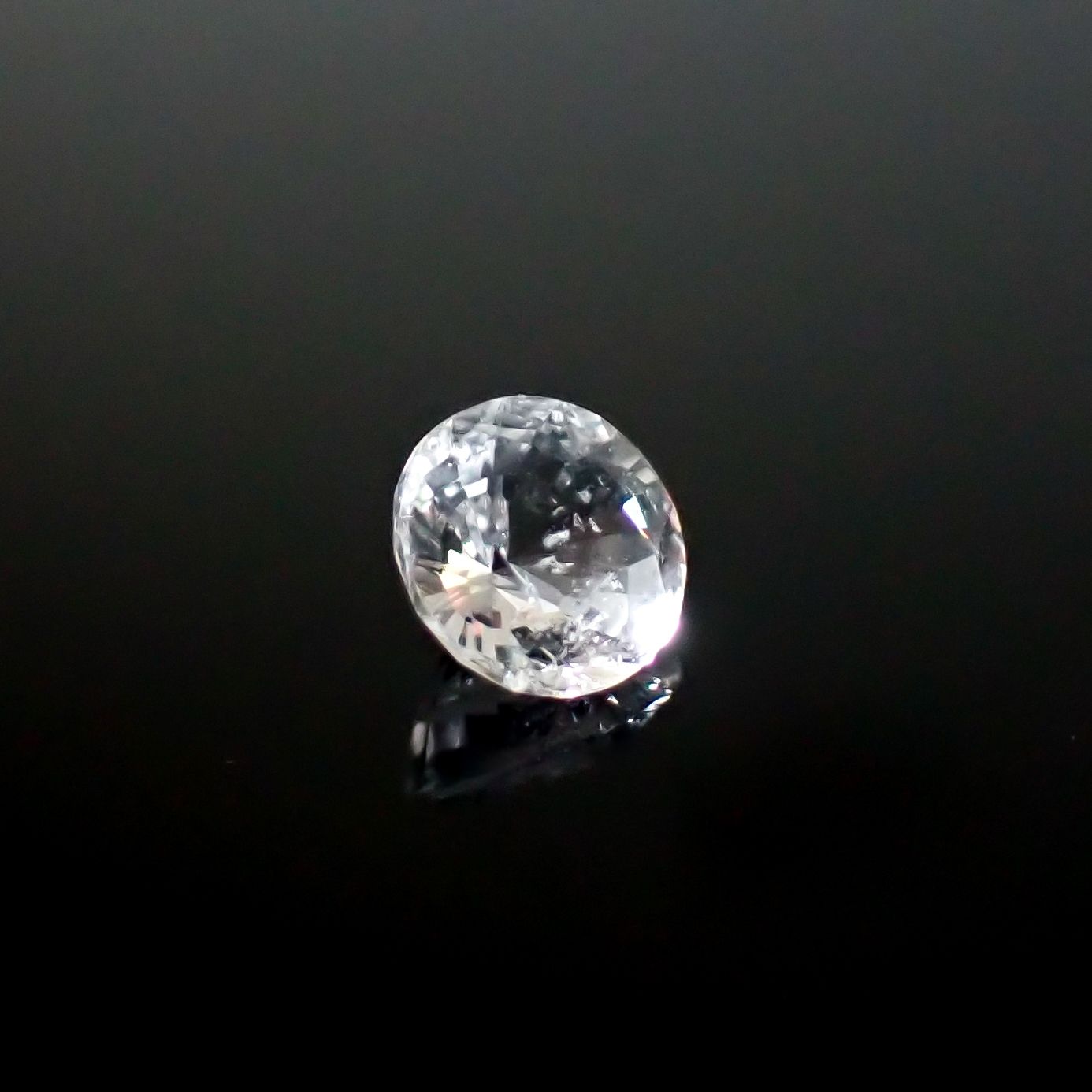 テネブレッセンススキャポライト アフガニスタン産 0.20ct / 4x4mm前後 [260532255]