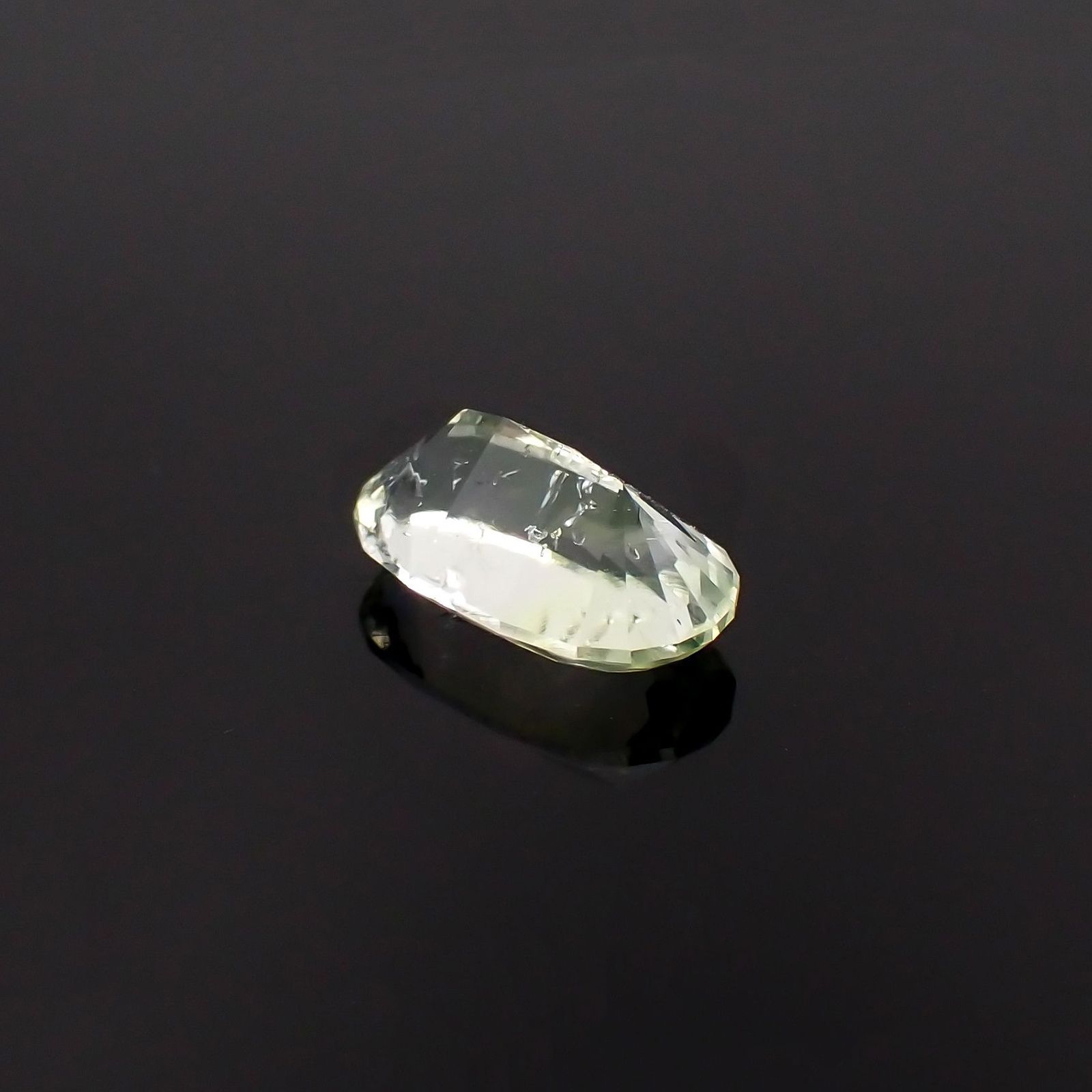 ハイアライトオパール(宝石名イエローグリーン コモン・オパール/別名ハイアライト)メキシコ産 ソ付(彩珠) 1.218ct / 9.9x5.7mm前後 [230119874]